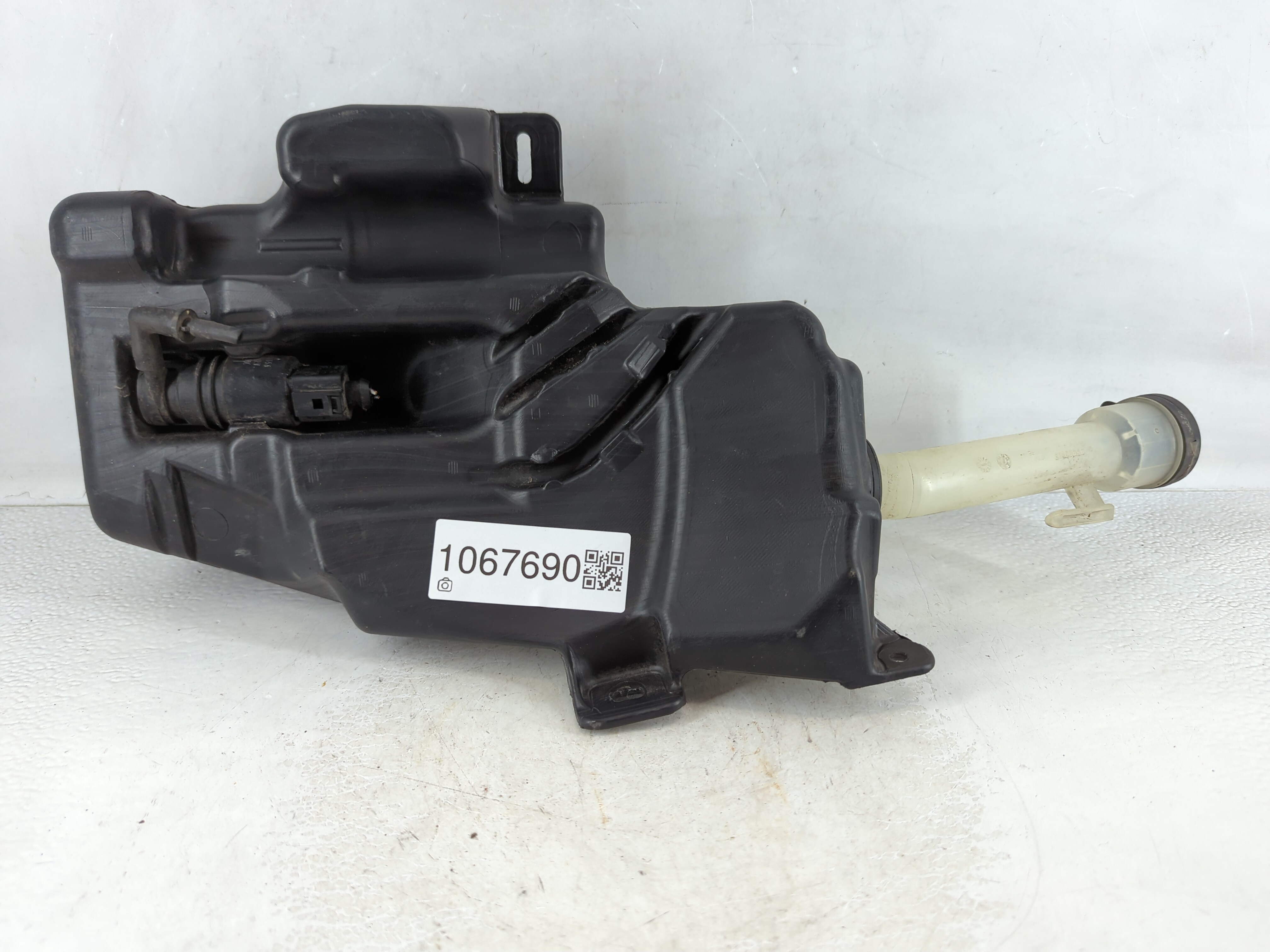 2011-2016 Chevrolet Cruze Windshield Washer Fluid Reservoir Bottle Oem 1067690 - Oemusedautoparts1.com