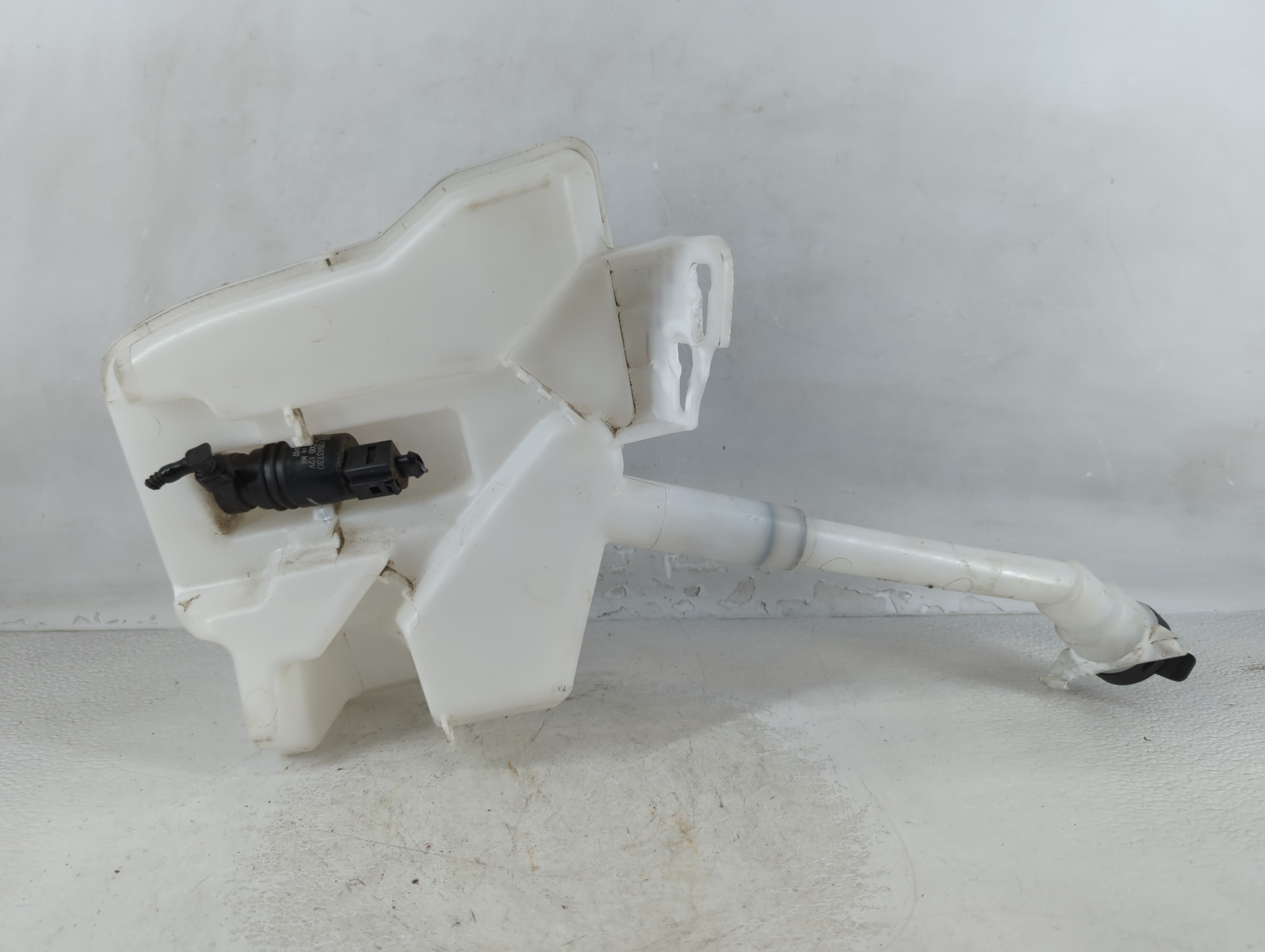 2016-2019 Chevrolet Cruze Windshield Washer Fluid Reservoir Bottle Oem 1067691 - Oemusedautoparts1.com