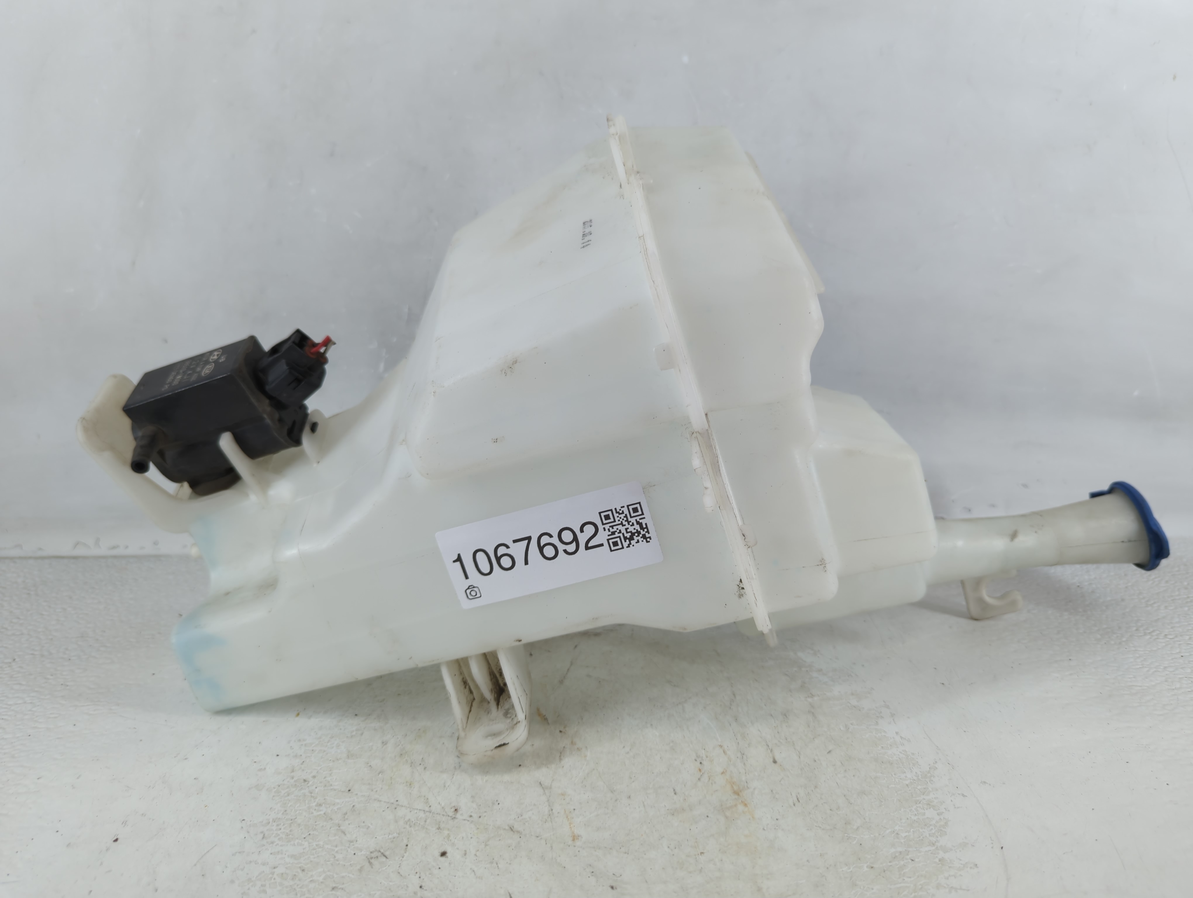 2012-2015 Kia Rio Windshield Washer Fluid Reservoir Bottle Oem 1067692 - Oemusedautoparts1.com