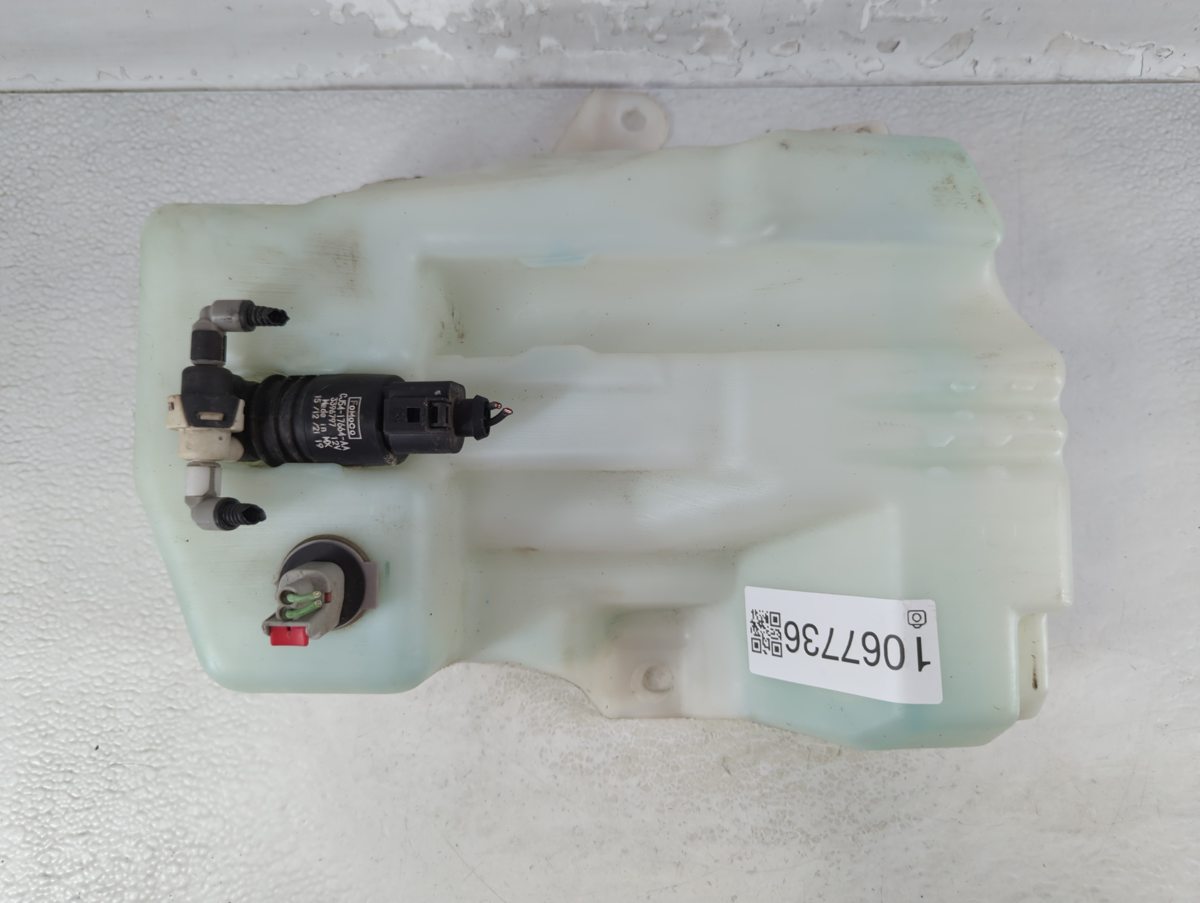 2015-2019 Ford Escape Windshield Washer Fluid Reservoir Bottle Oem 1067736 - Oemusedautoparts1.com