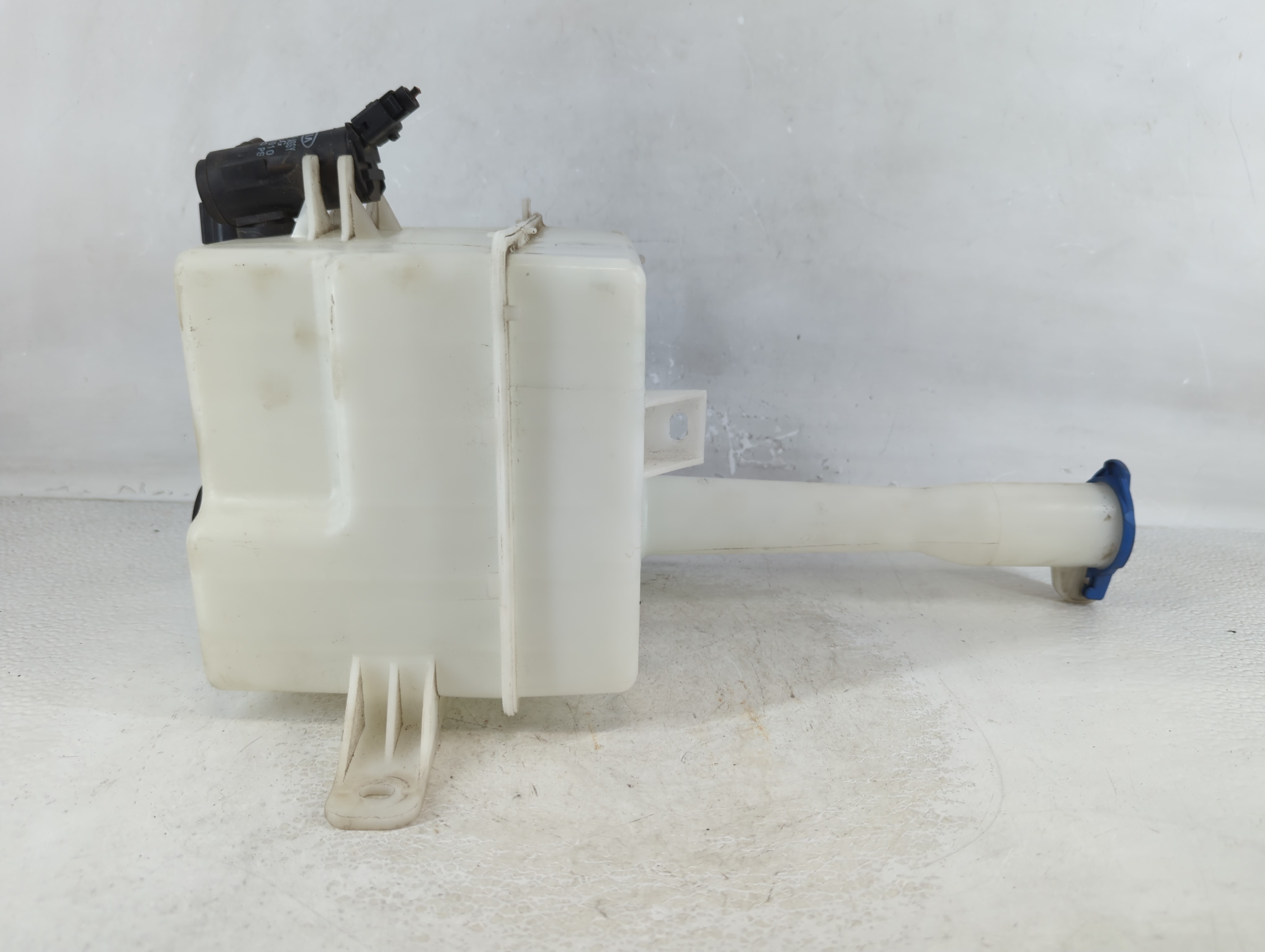 2006-2010 Hyundai Sonata Windshield Washer Fluid Reservoir Bottle Oem 1067739 - Oemusedautoparts1.com