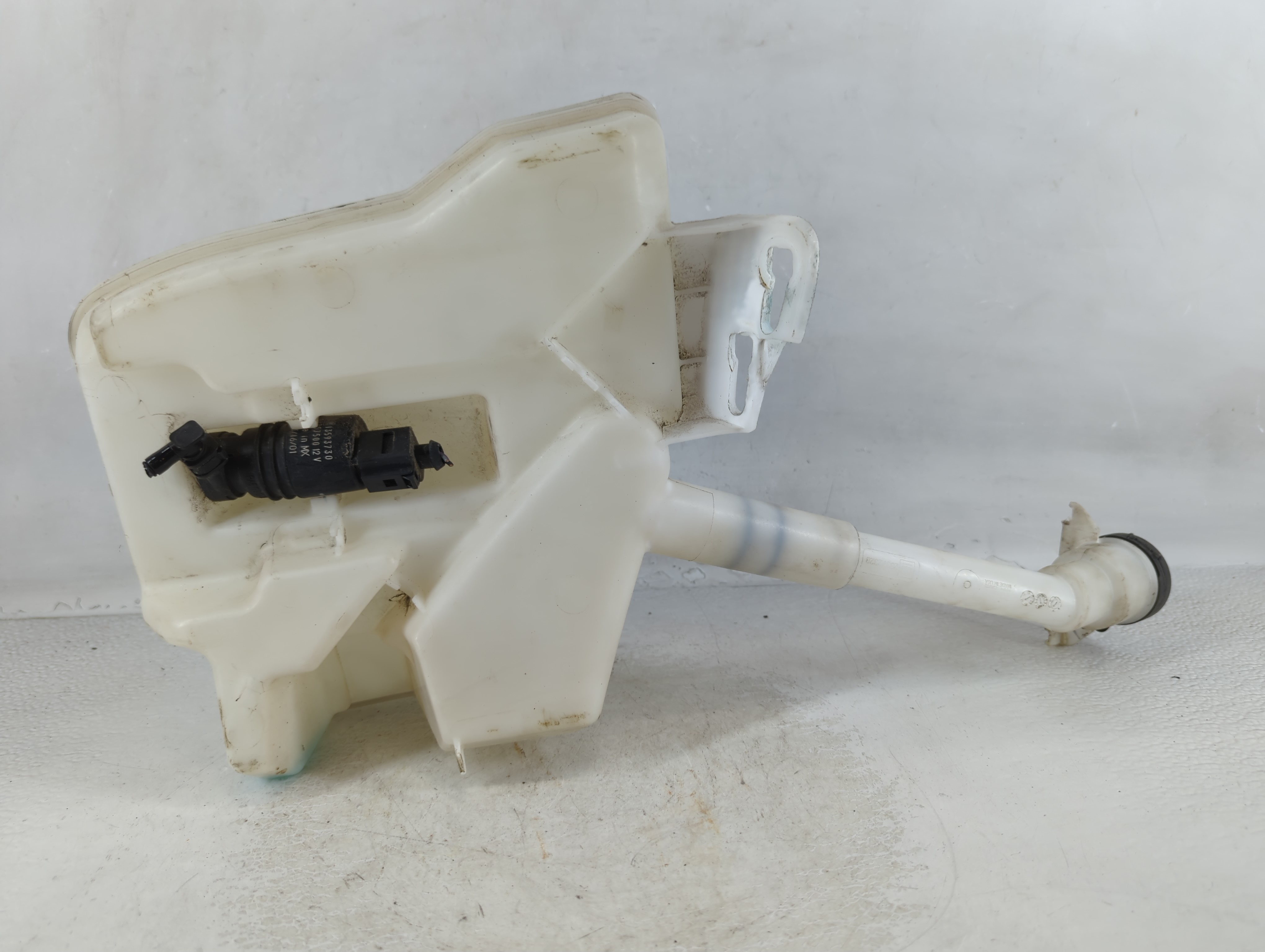 2016-2019 Chevrolet Cruze Windshield Washer Fluid Reservoir Bottle Oem 1067741 - Oemusedautoparts1.com