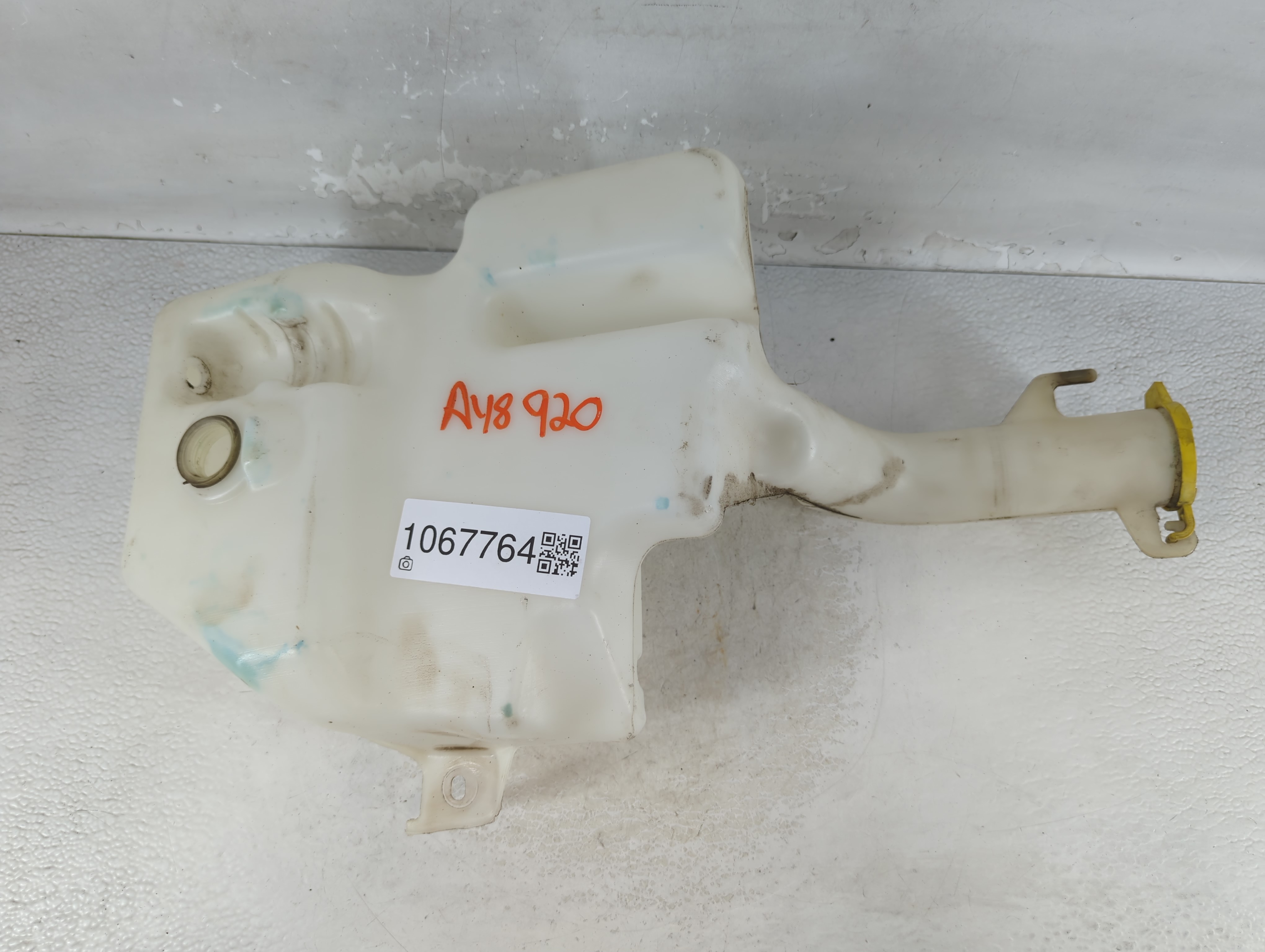 Dodge Caravan Windshield Washer Fluid Reservoir Bottle Oem 1067764 - Oemusedautoparts1.com