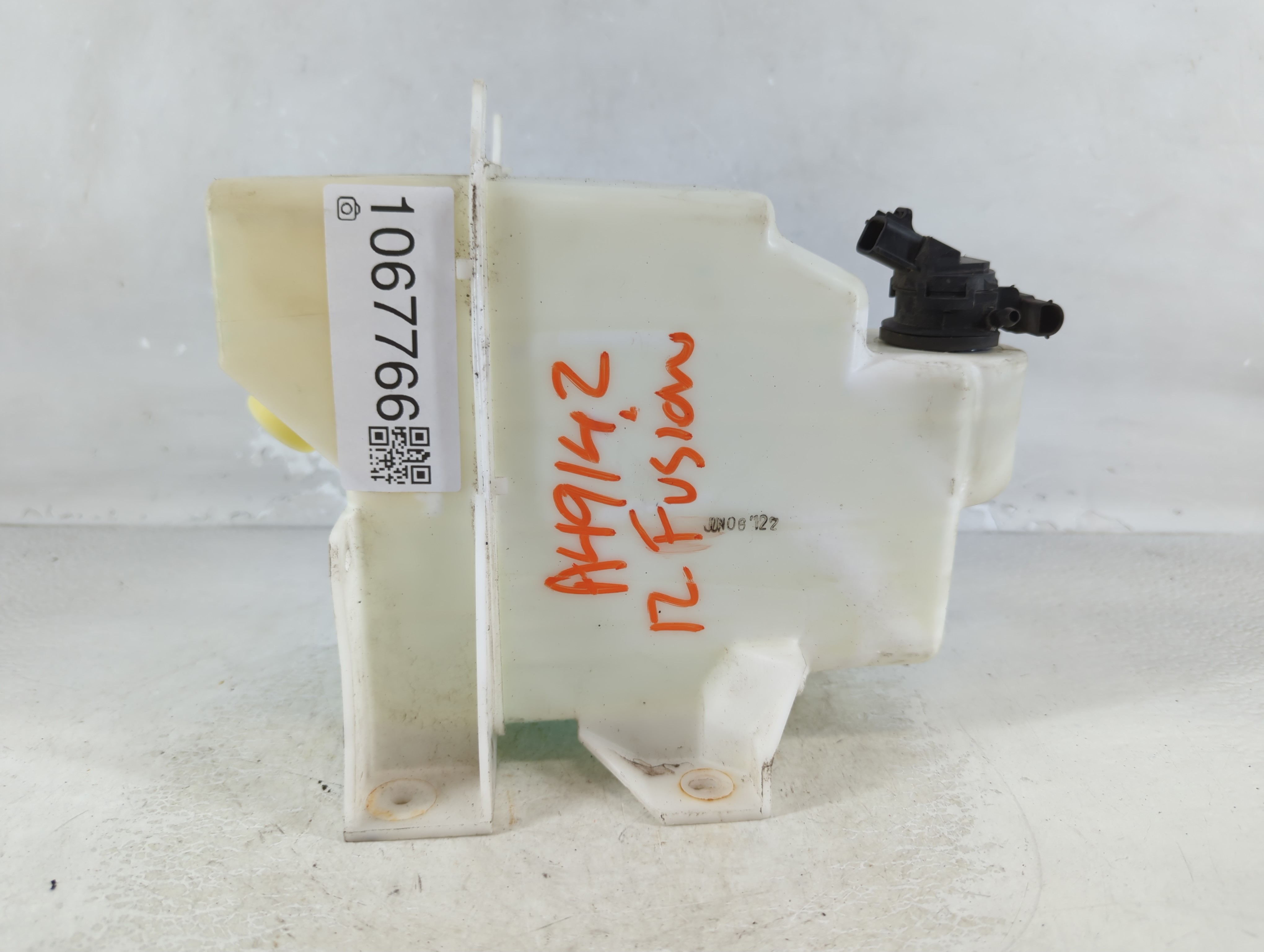 2006-2012 Ford Fusion Windshield Washer Fluid Reservoir Bottle Oem 1067766 - Oemusedautoparts1.com