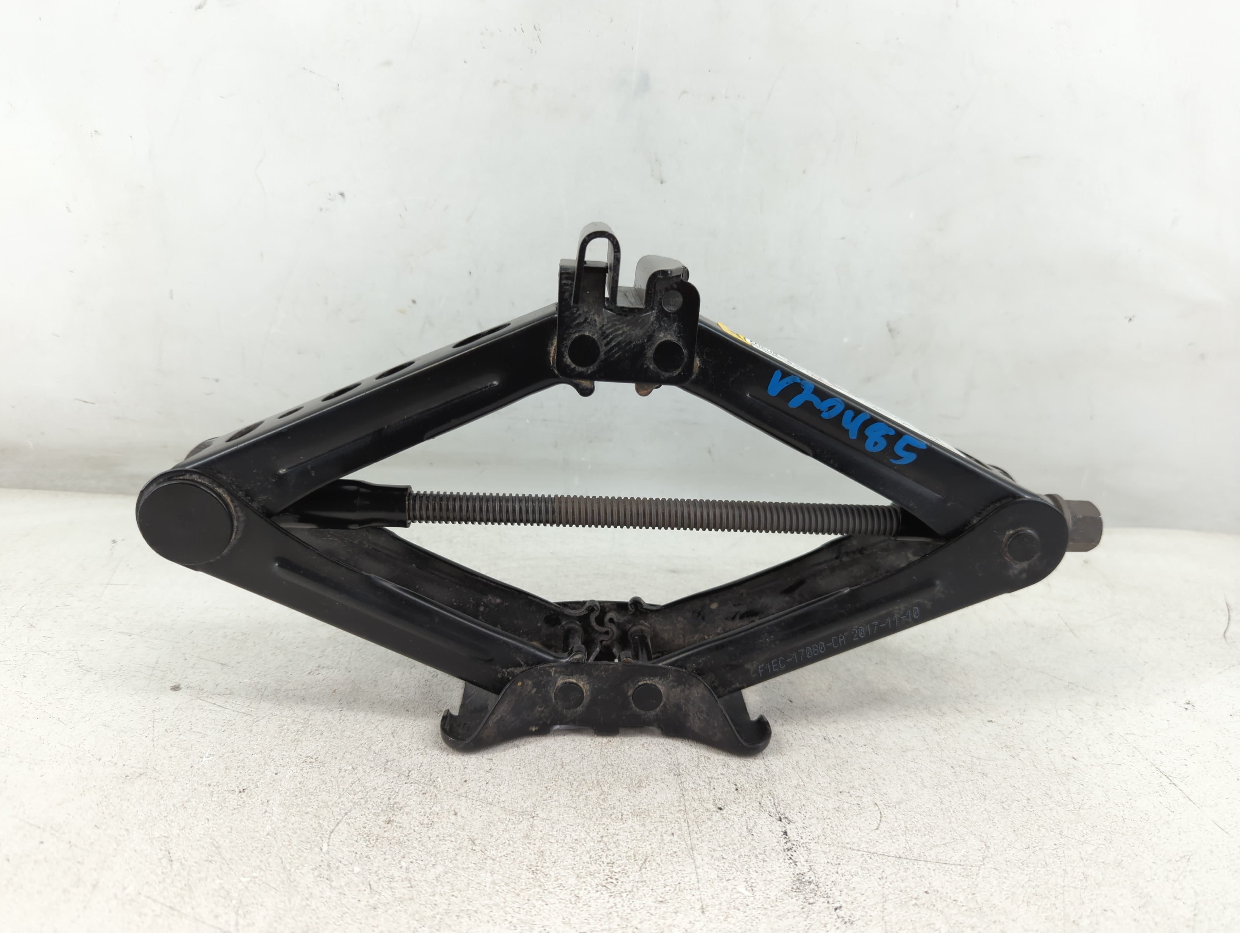 2018 Ford Focus Spare Scissor Car Jack 1067785 - Oemusedautoparts1.com