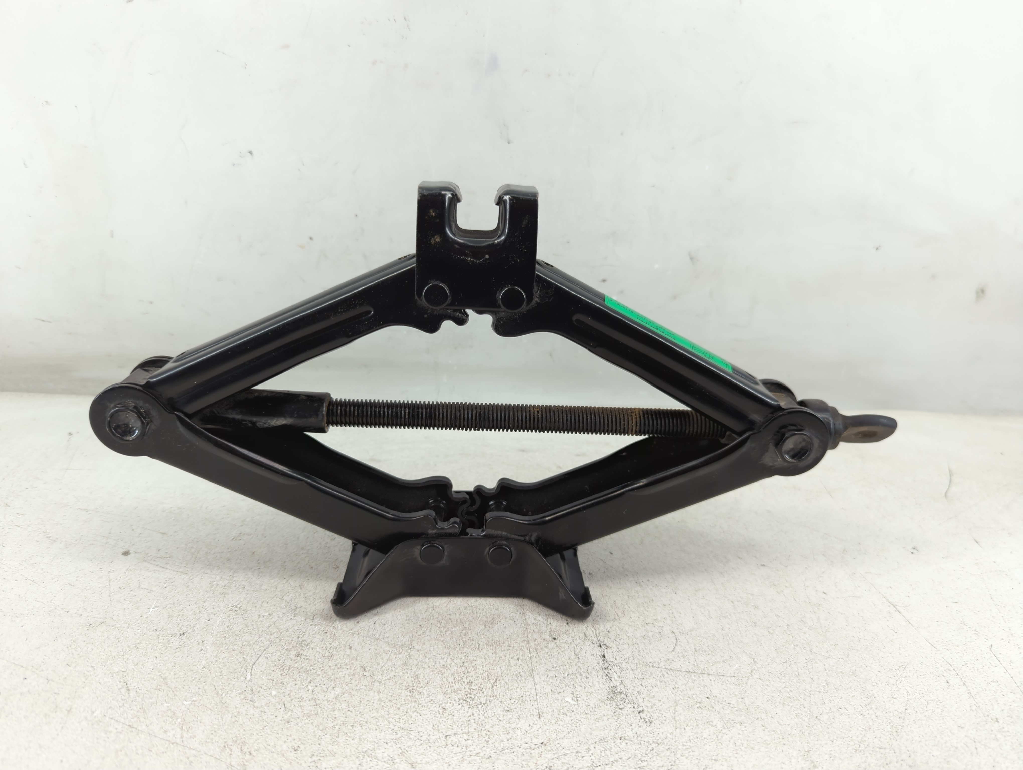 2008 Hyundai Sonata Spare Scissor Car Jack 1067787 - Oemusedautoparts1.com