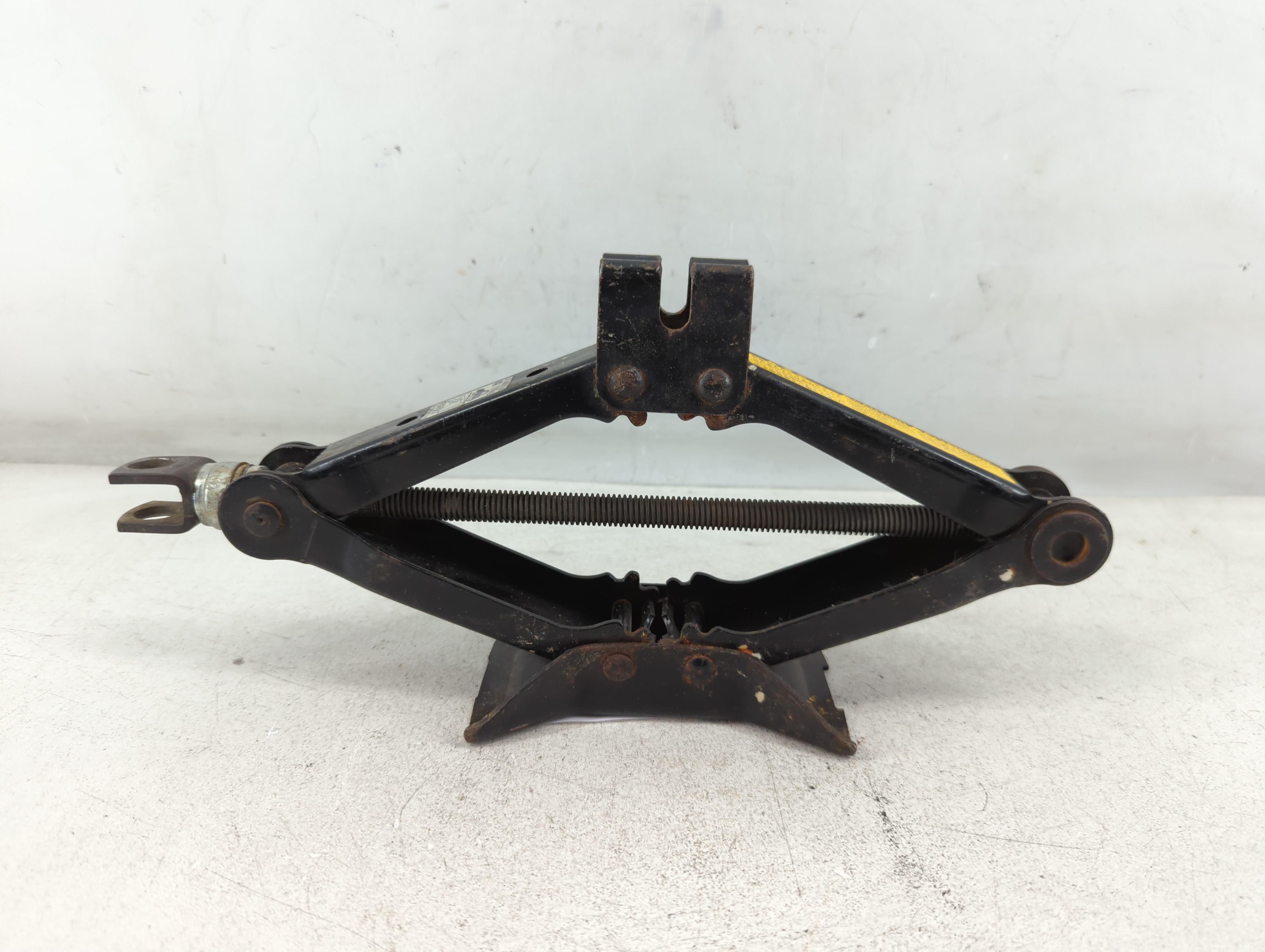 2012 Hyundai Sonata Spare Scissor Car Jack 1067788 - Oemusedautoparts1.com