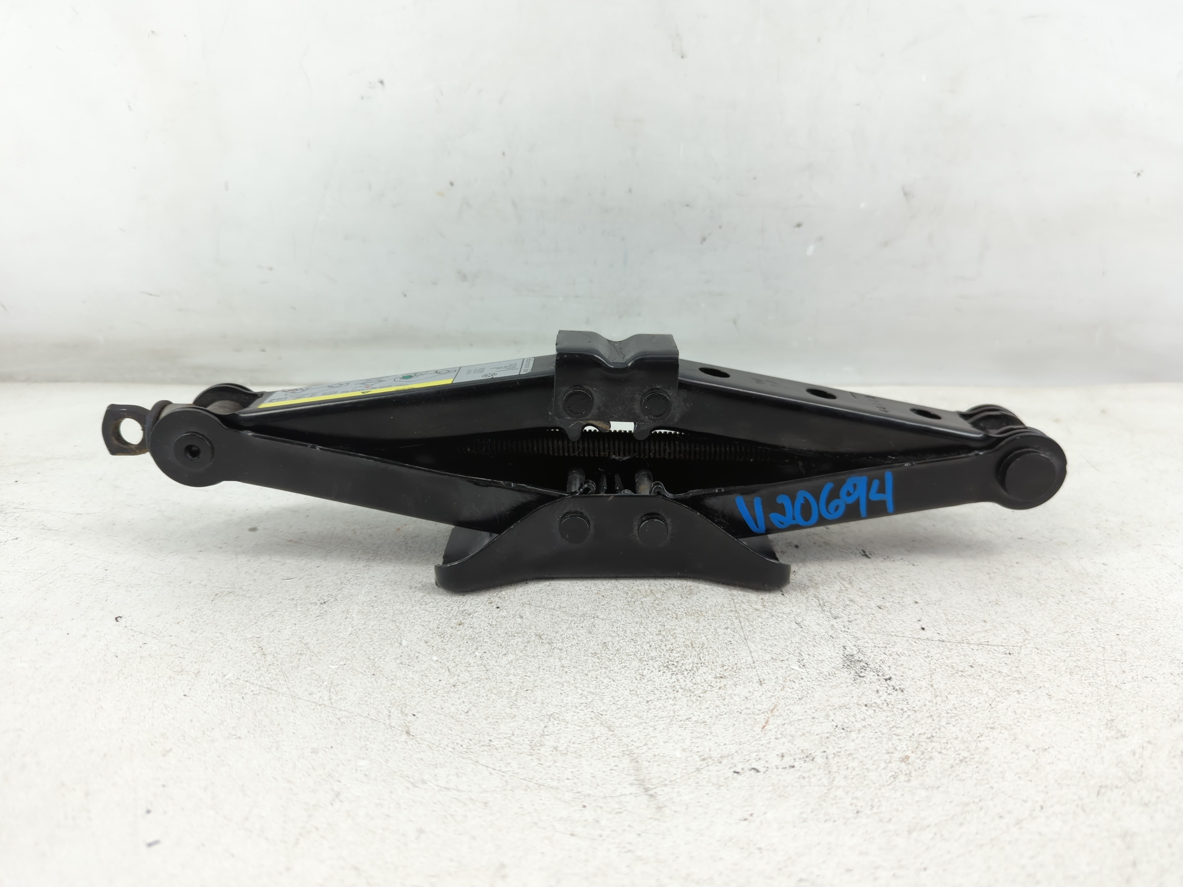 Picture of 2015 Volkswagen Passat Spare Scissor Car Jack 1067793