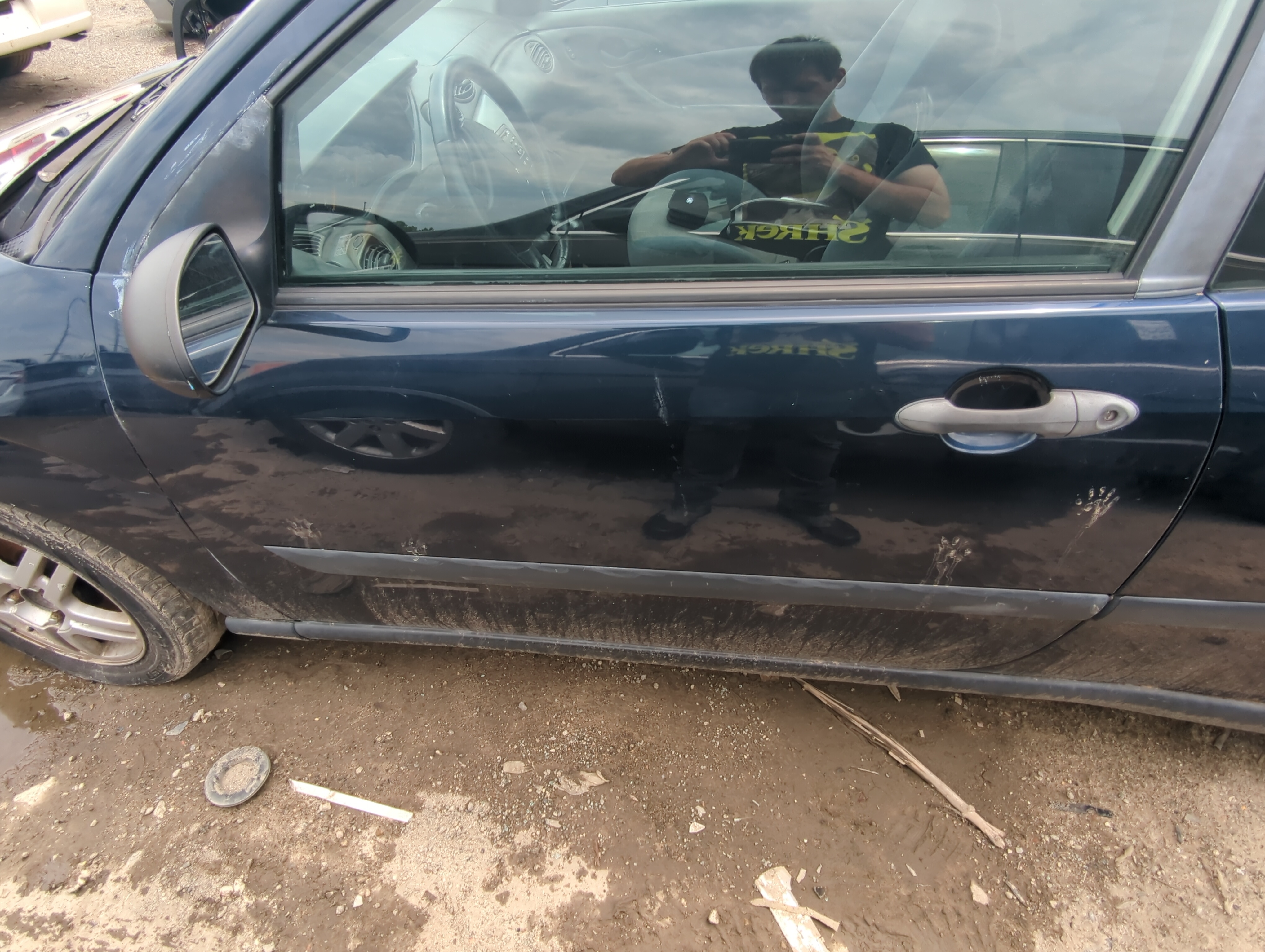 Picture of 2000-2007 Ford Focus Driver Front Door Oem 1067959