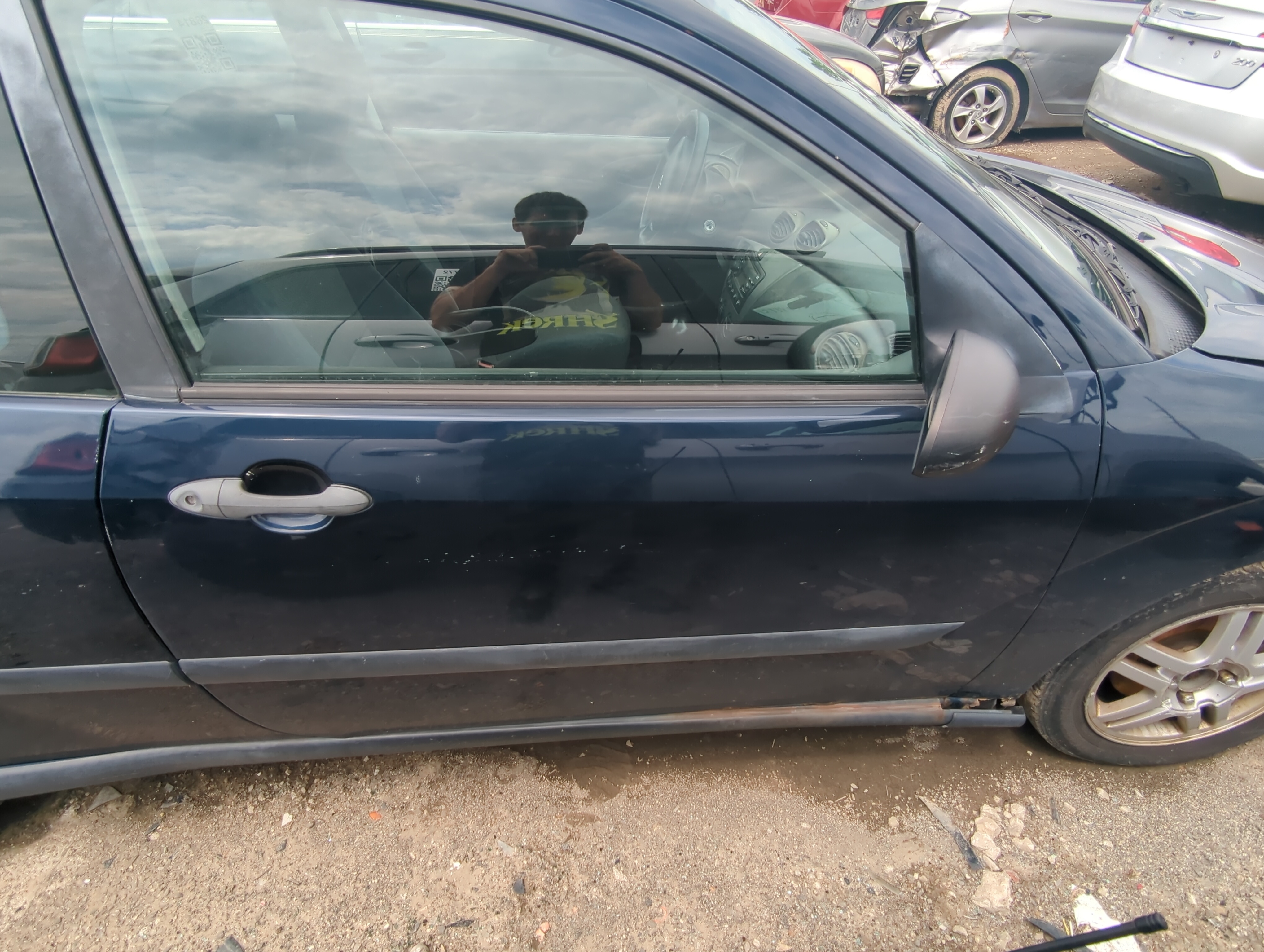 Picture of 2000-2007 Ford Focus Passenger Front Door Oem 1068005