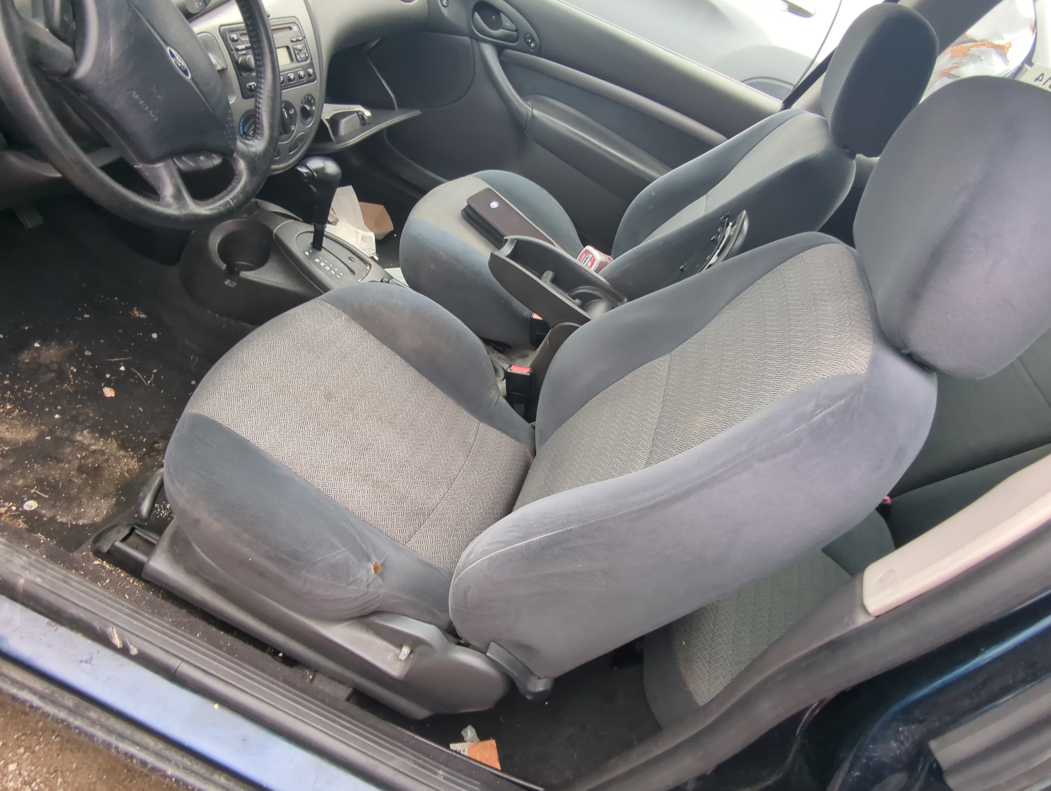 Picture of 2001 Ford Focus Driver Front Seat Oem 1068046
