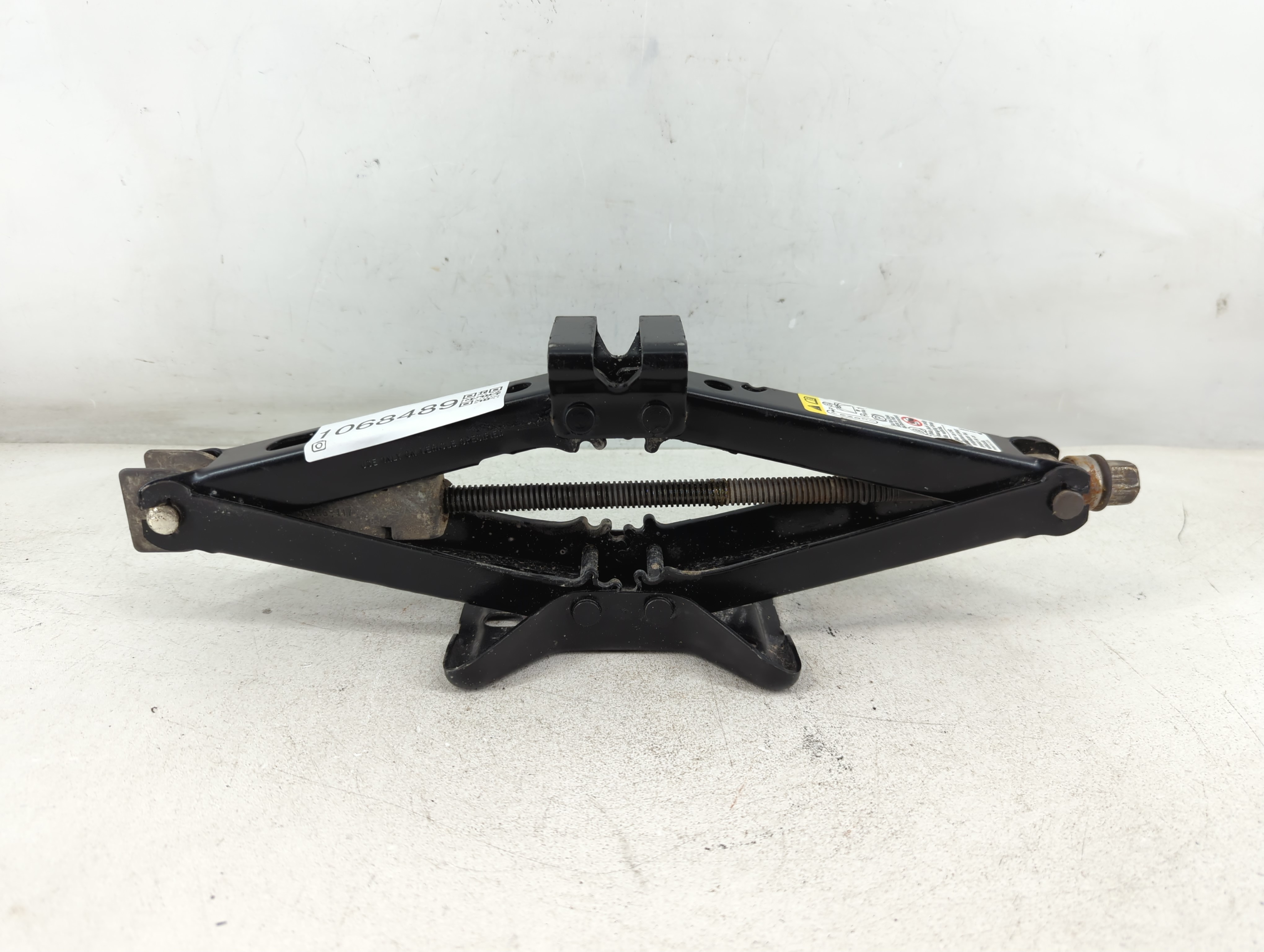 Picture of 2011 Cadillac Dts Spare Scissor Car Jack 1068489