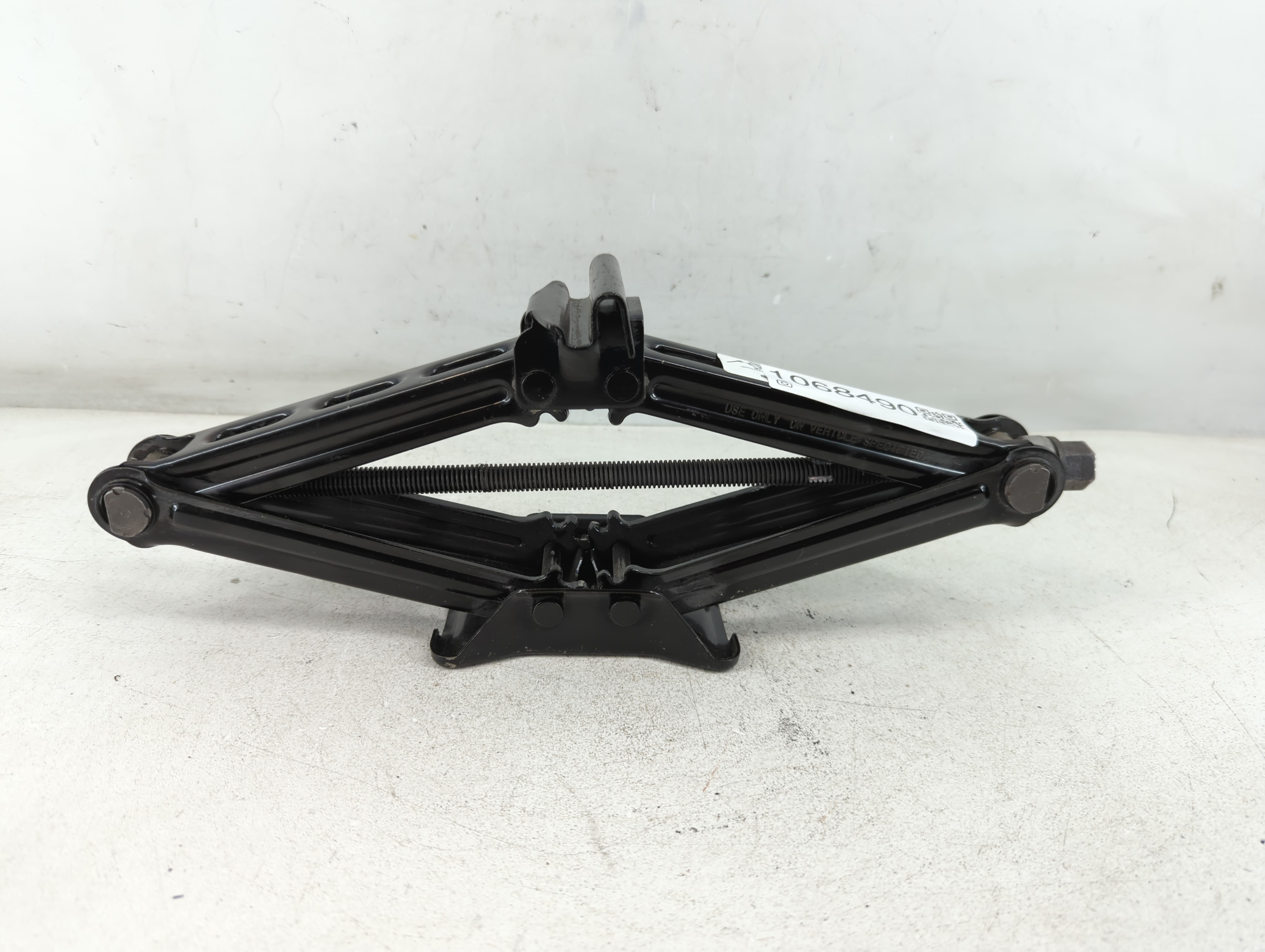 2014 Lincoln Mks Spare Scissor Car Jack 1068490 - Oemusedautoparts1.com