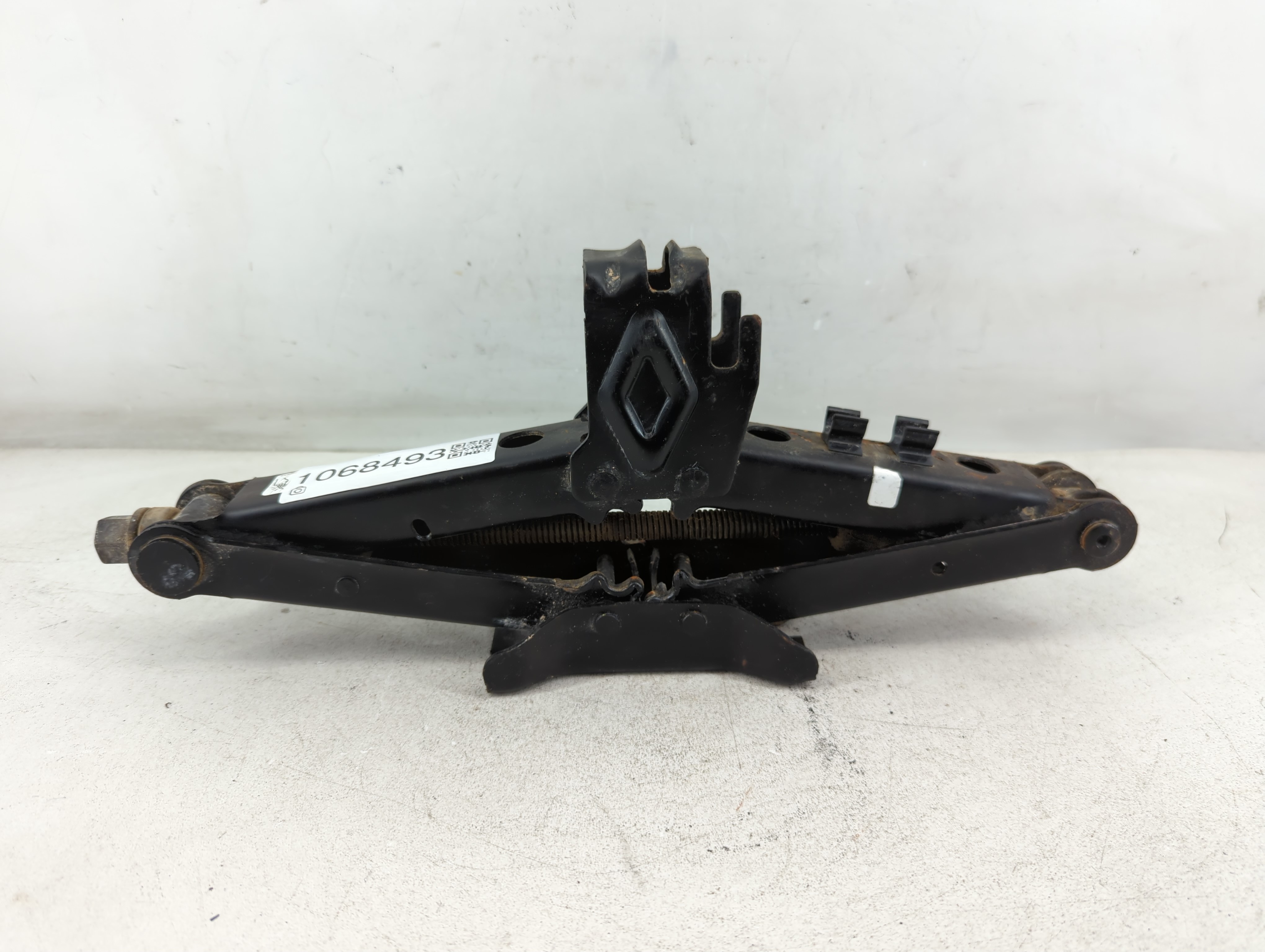 2016 Jeep Cherokee Spare Scissor Car Jack 1068493 - Oemusedautoparts1.com