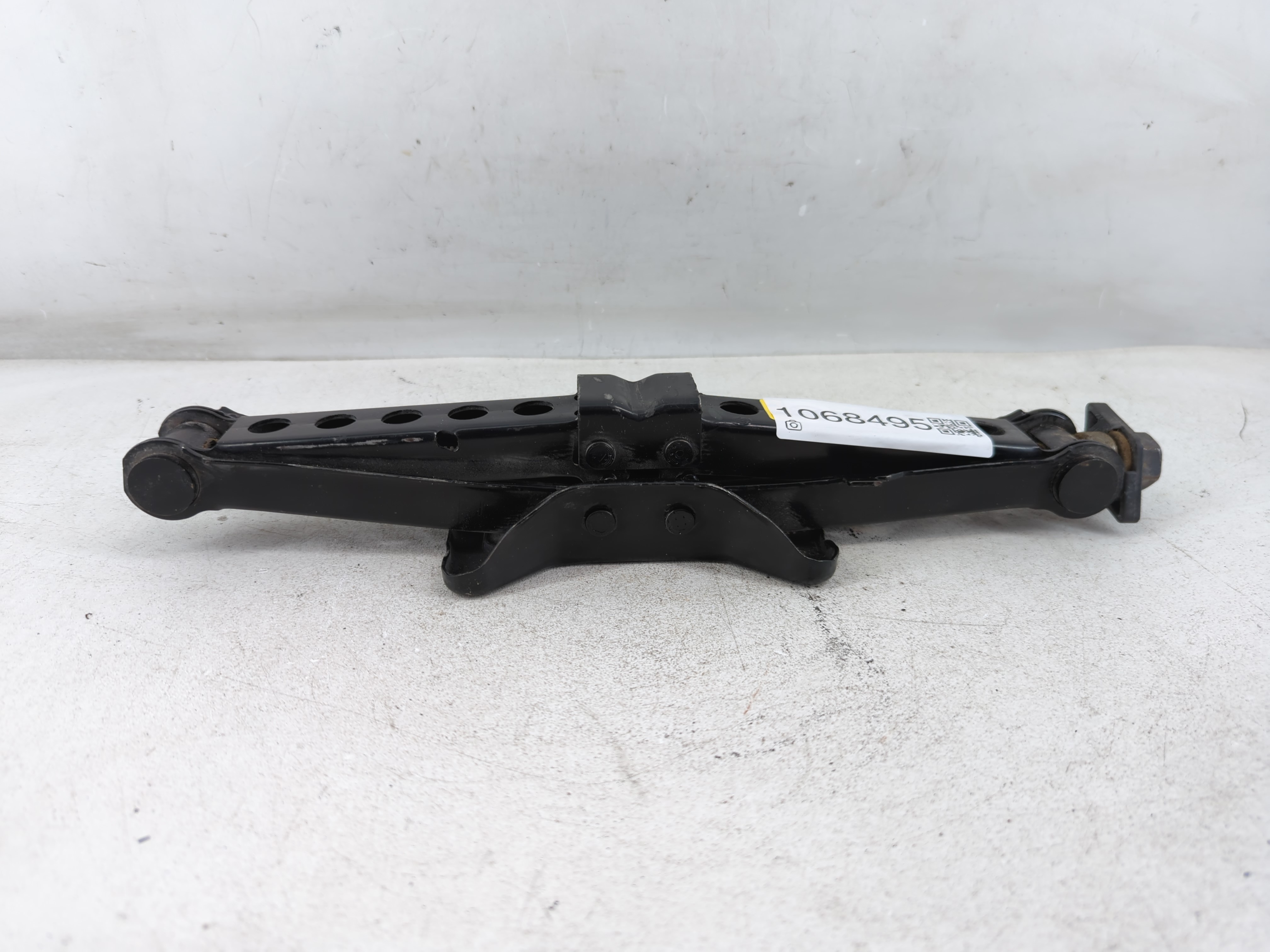 2012 Dodge Charger Spare Scissor Car Jack 1068495 - Oemusedautoparts1.com