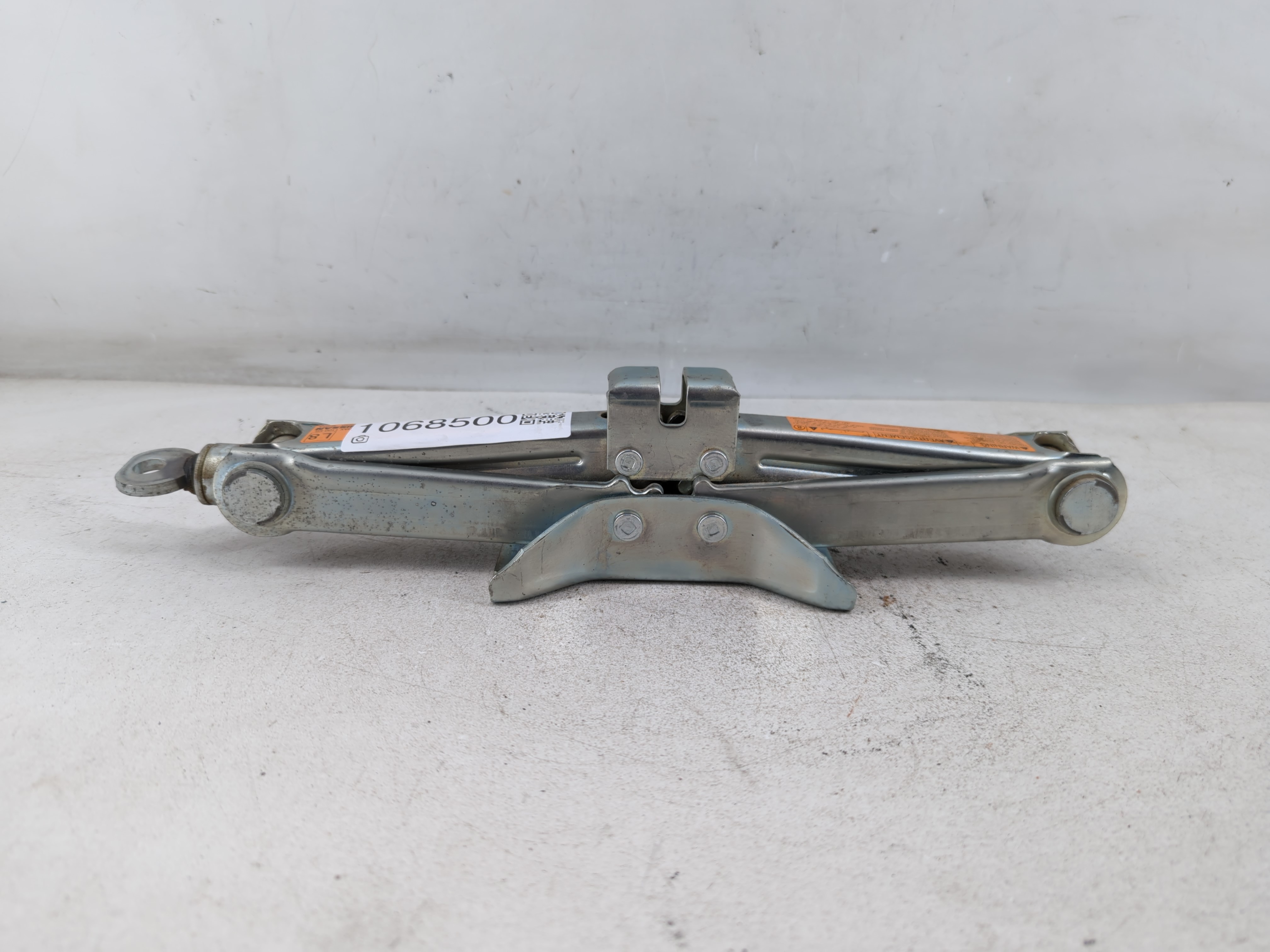 2007 Infiniti G35 Spare Scissor Car Jack 1068500 - Oemusedautoparts1.com