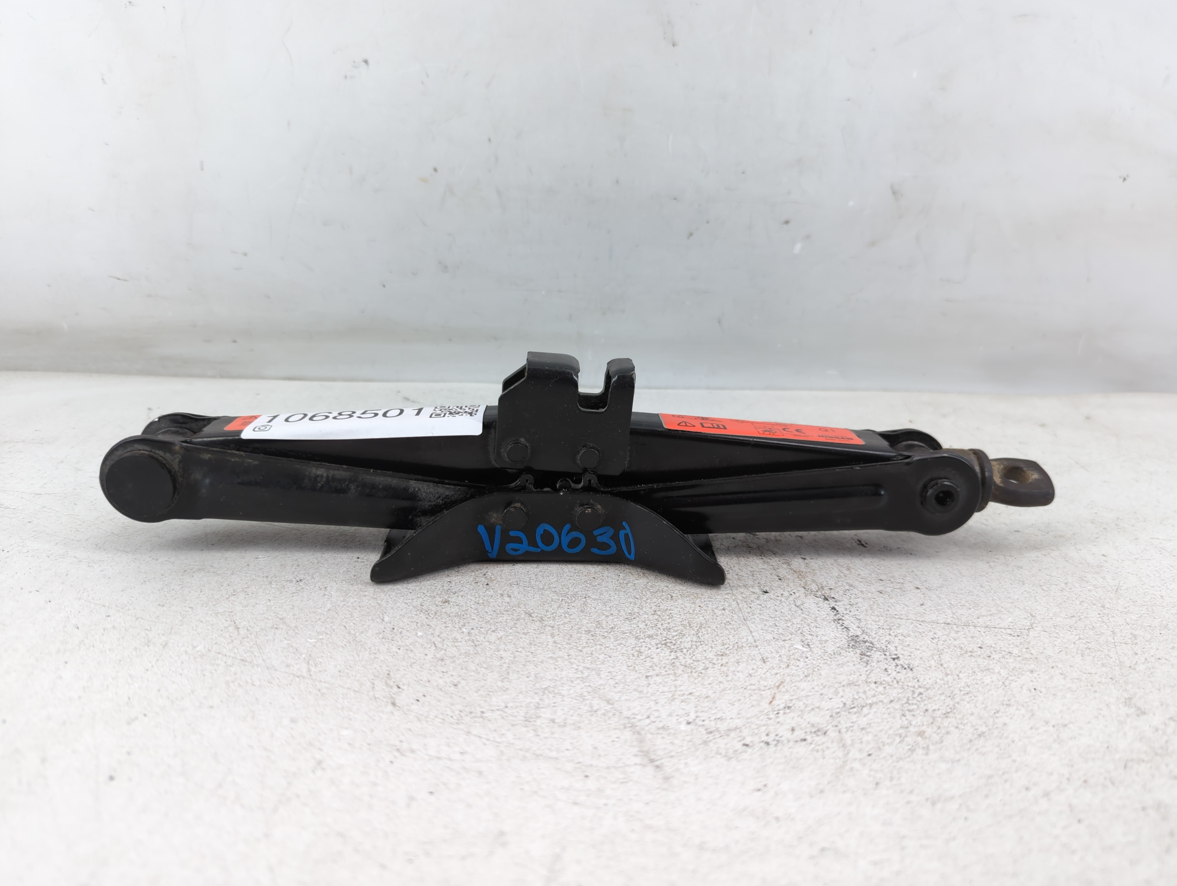 2016 Nissan Sentra Spare Scissor Car Jack 1068501 - Oemusedautoparts1.com