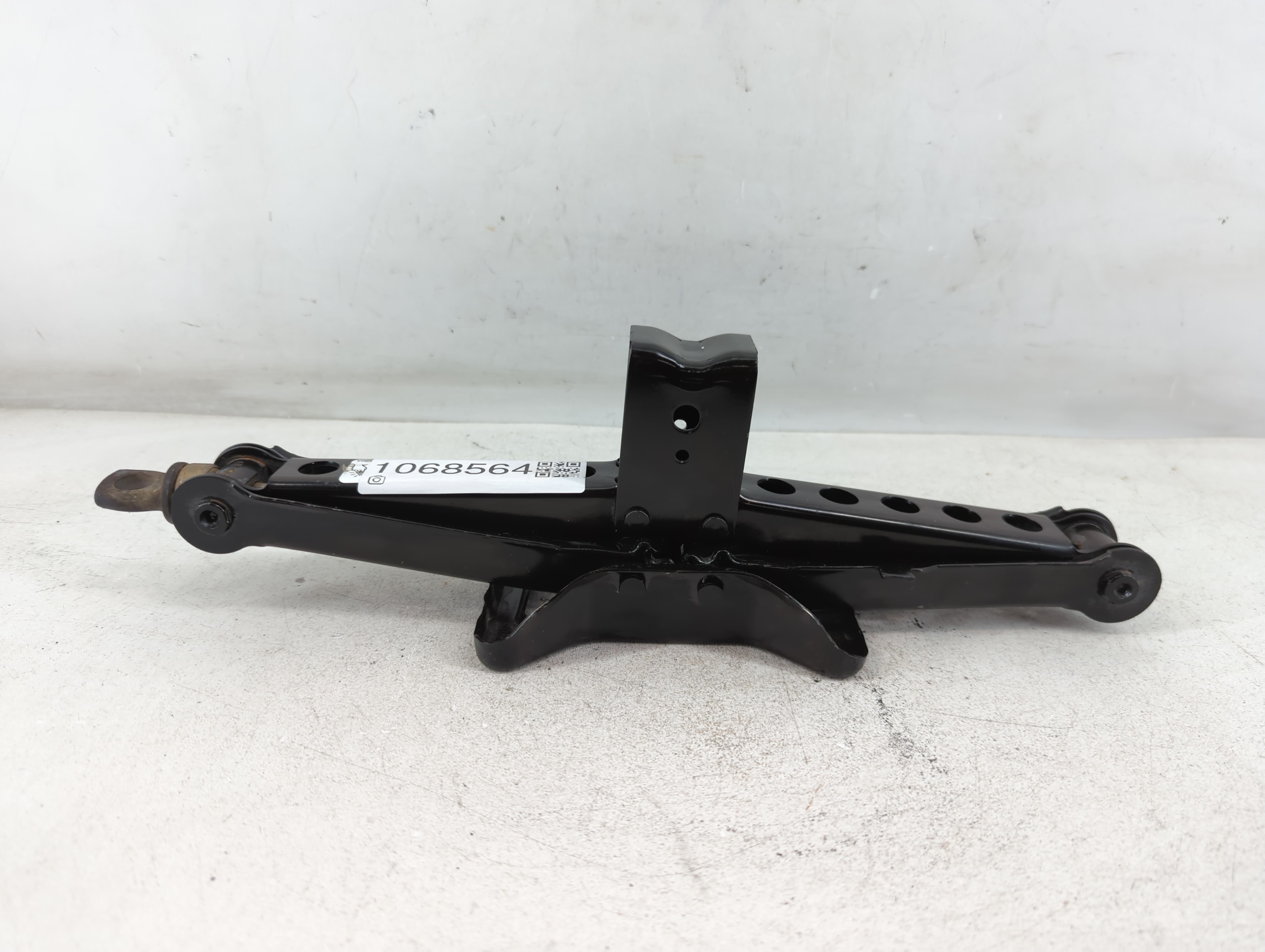 2017 Dodge Journey Spare Scissor Car Jack 1068564 - Oemusedautoparts1.com