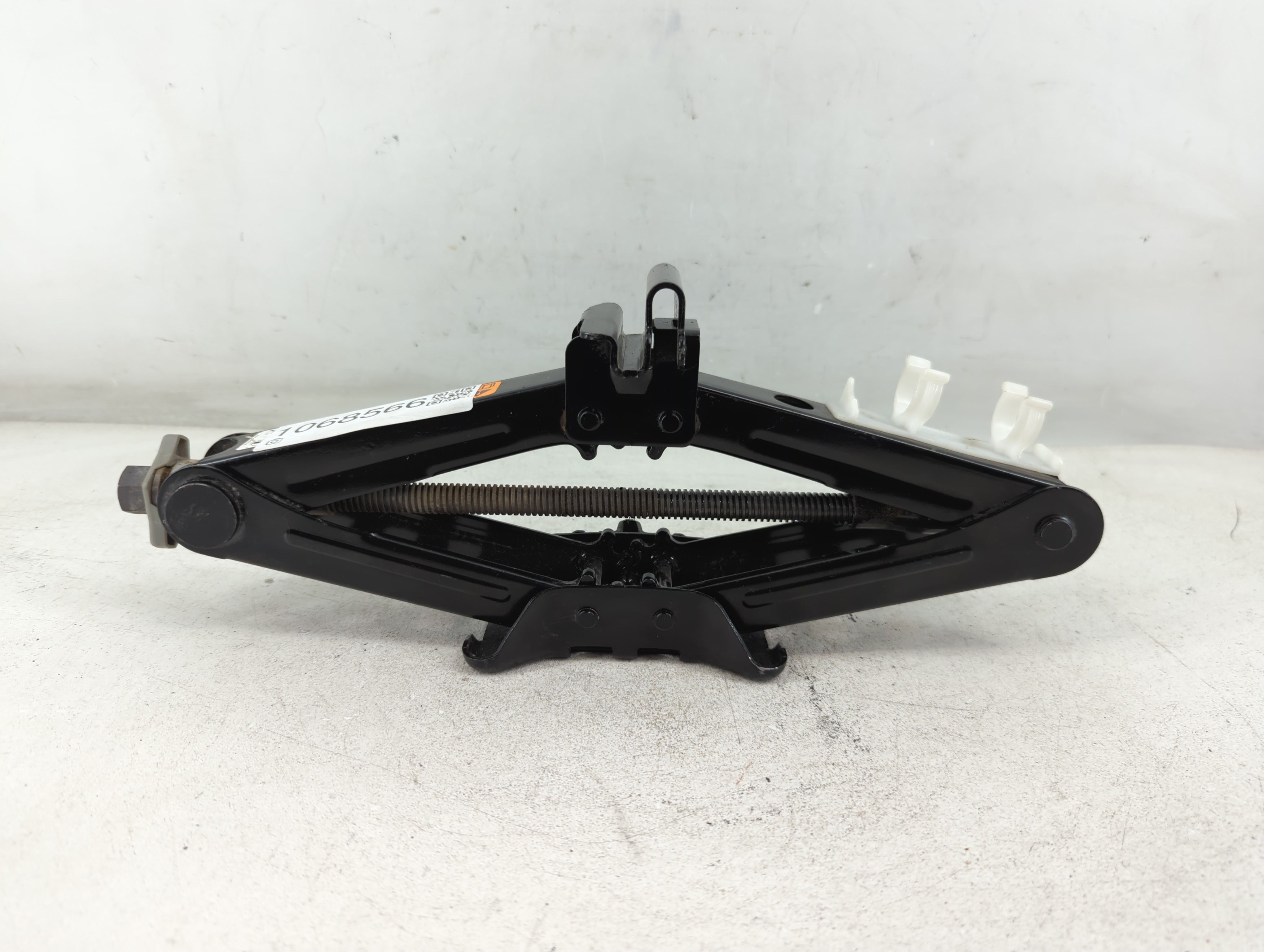 2017 Ford Fusion Spare Scissor Car Jack 1068566 - Oemusedautoparts1.com