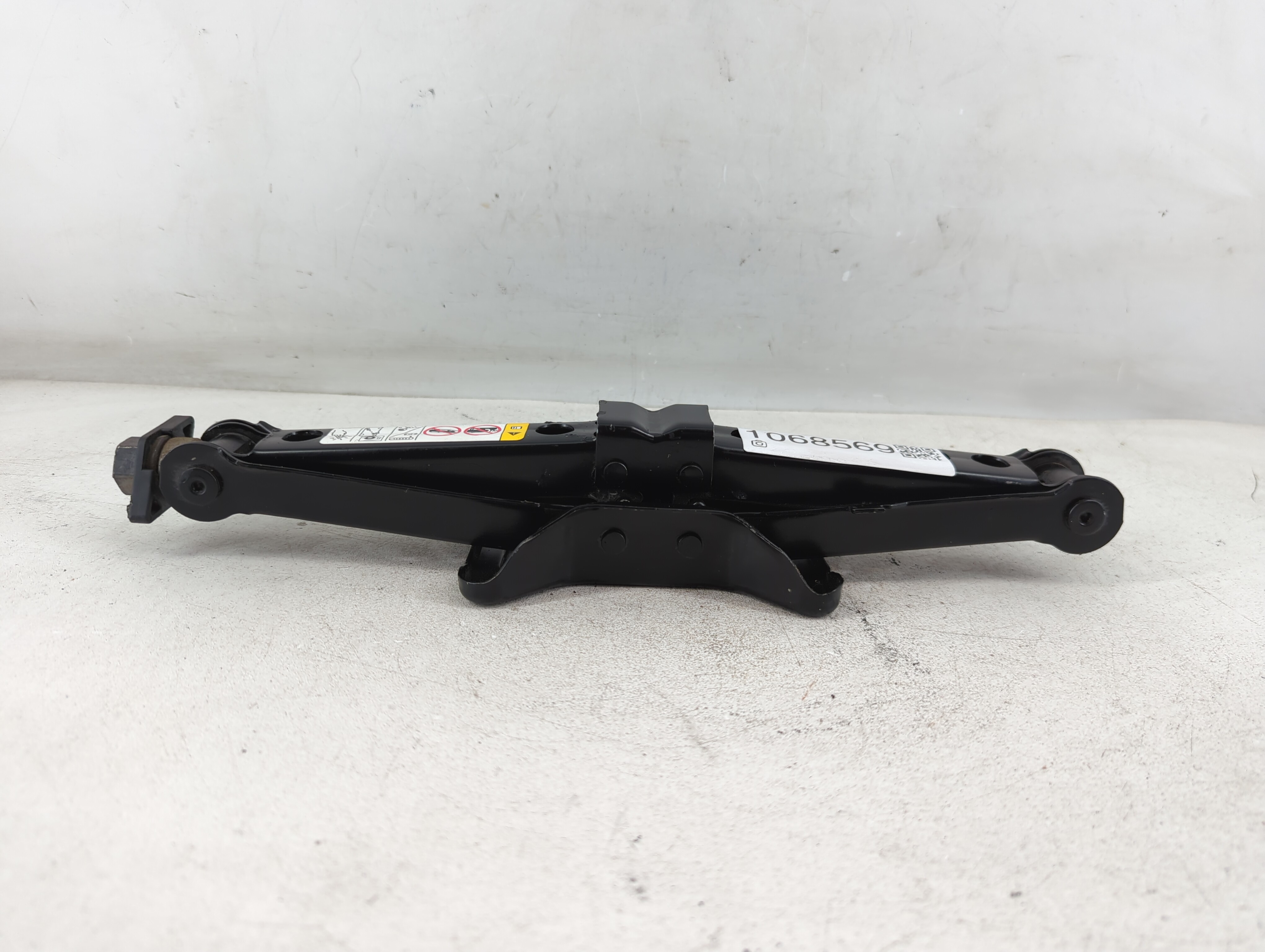 2019 Dodge Challenger Spare Scissor Car Jack 1068569 - Oemusedautoparts1.com