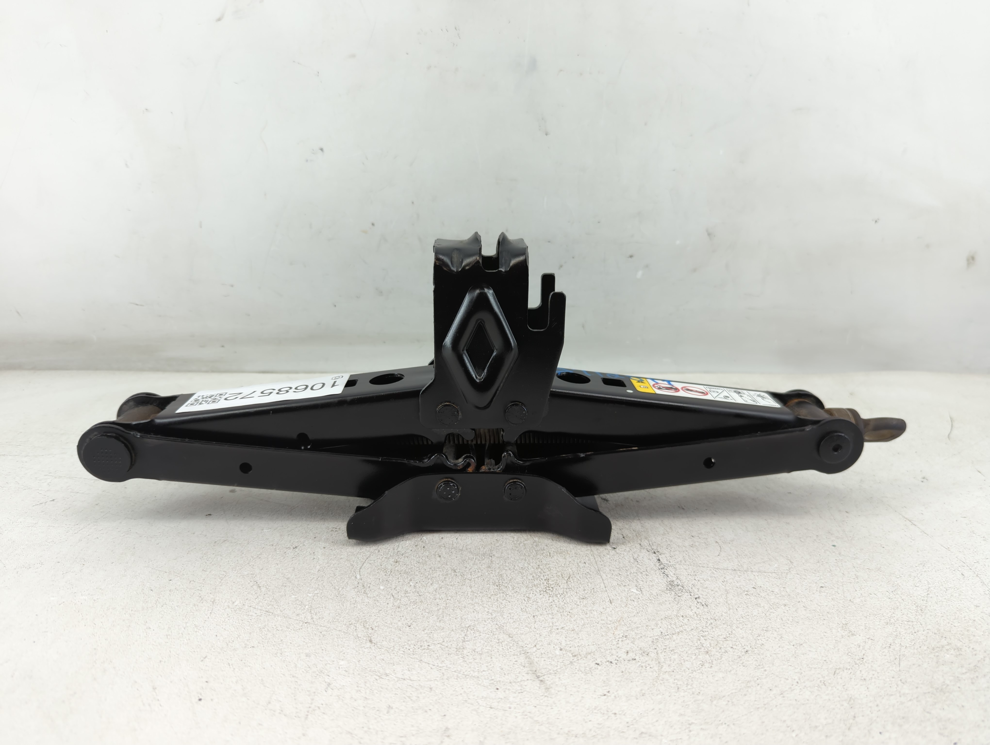2019 Jeep Grand Cherokee Spare Scissor Car Jack 1068572 - Oemusedautoparts1.com