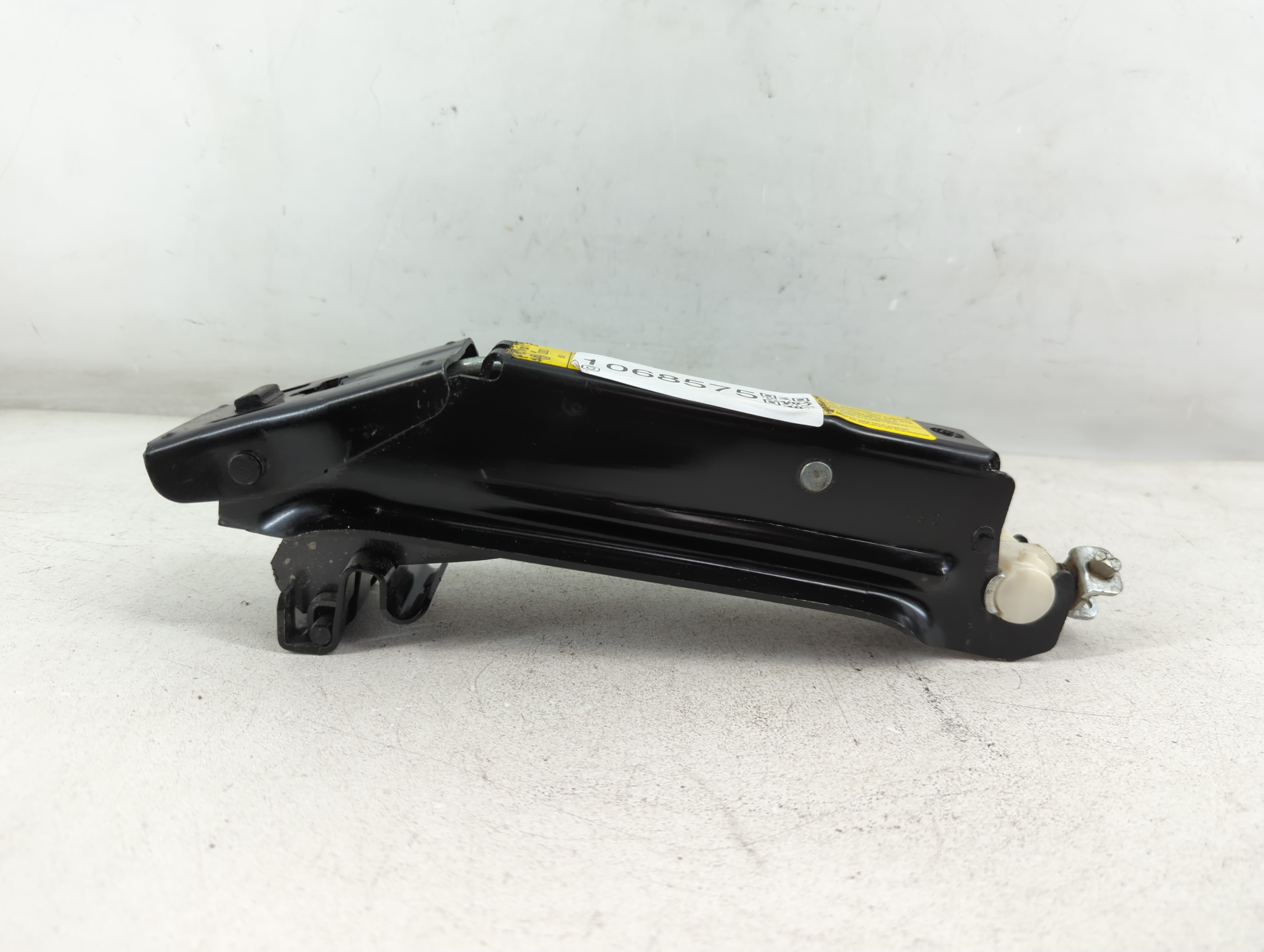 2012 Volkswagen Jetta Spare Scissor Car Jack 1068575 - Oemusedautoparts1.com