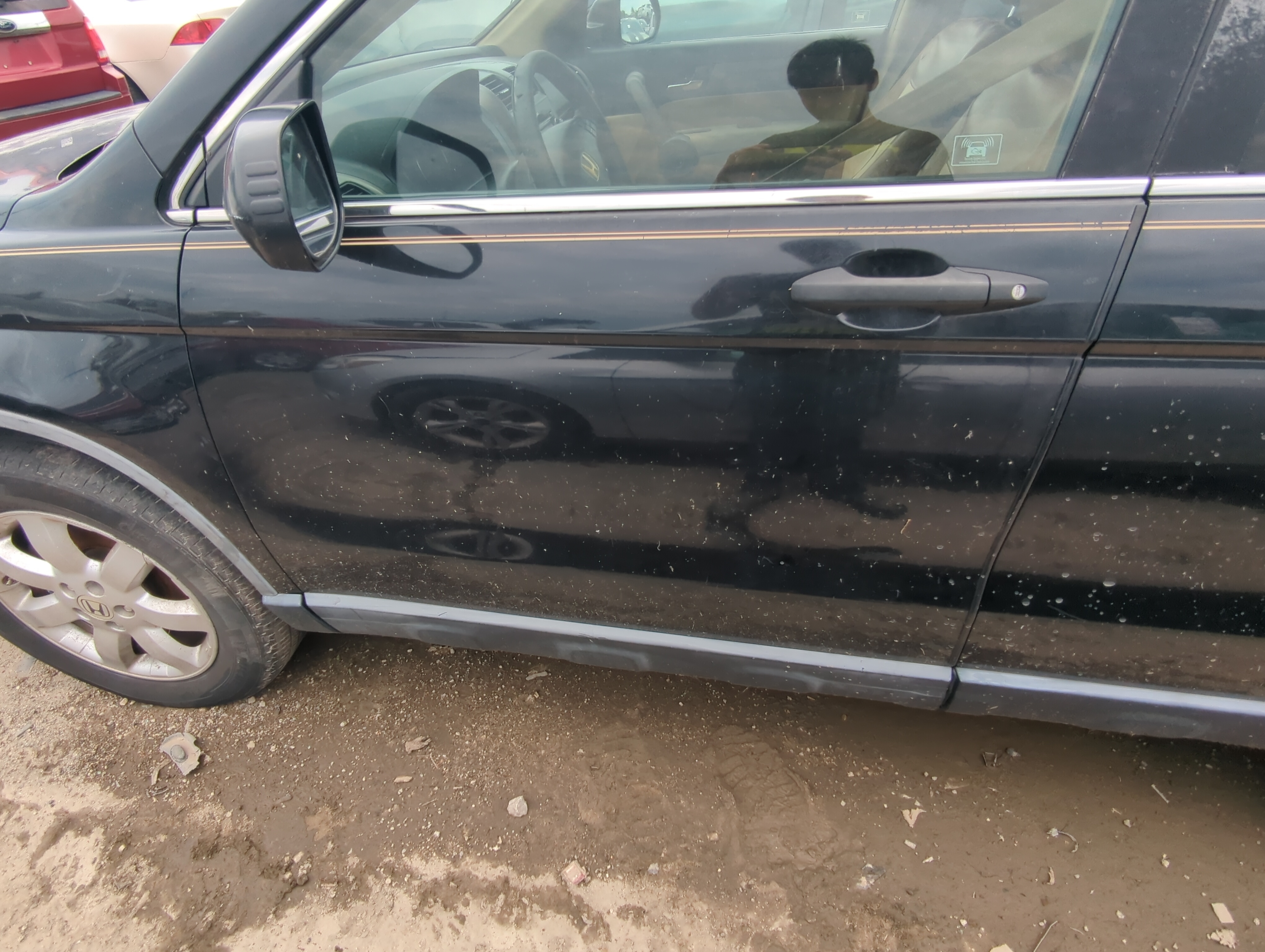 Picture of 2007-2011 Honda Cr-v Driver Front Door Oem 1068816