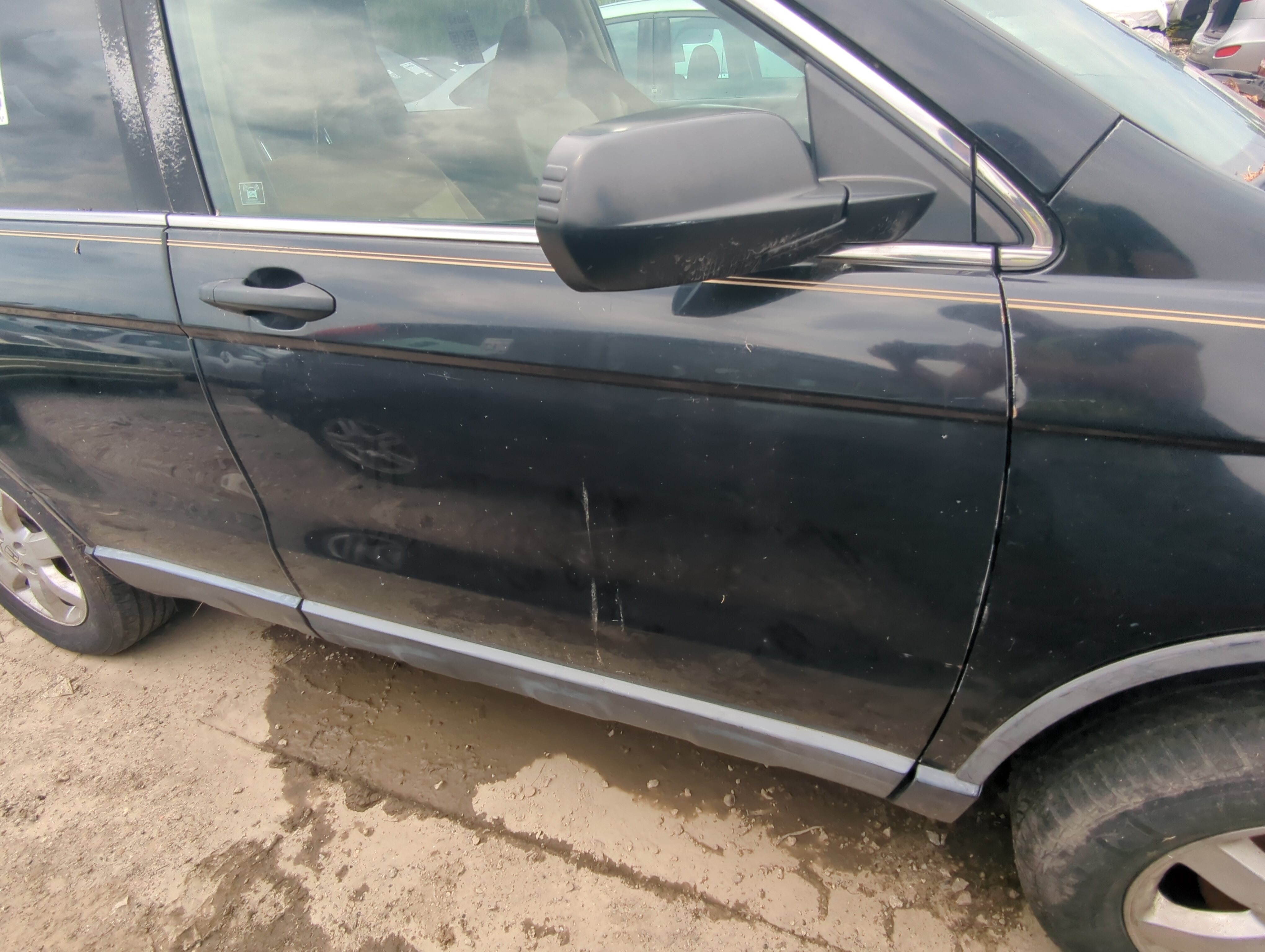 Picture of 2007-2011 Honda Cr-v Passenger Front Door Oem 1068882