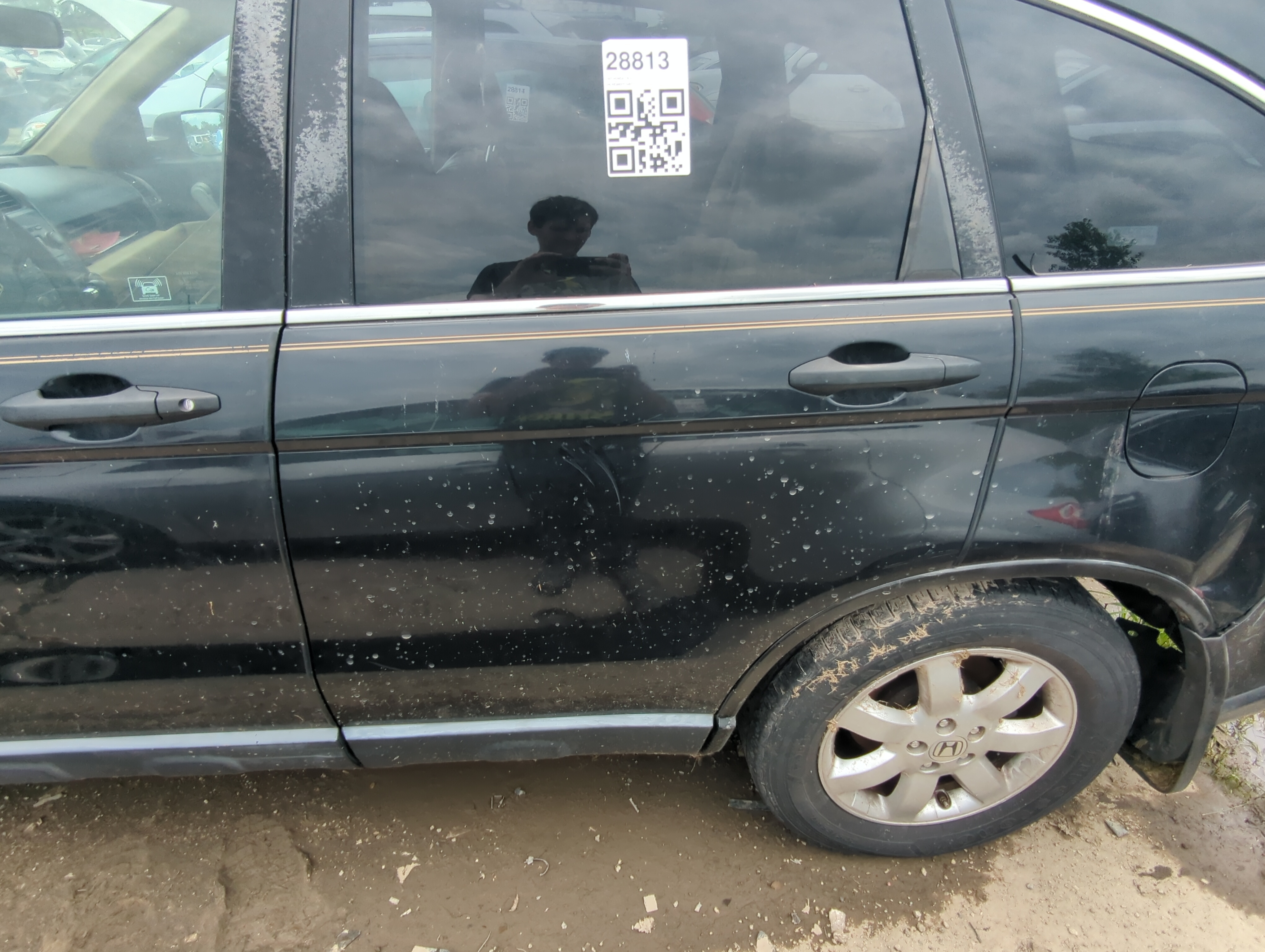 Picture of 2007-2011 Honda Cr-v Driver Rear Door Oem 1068959