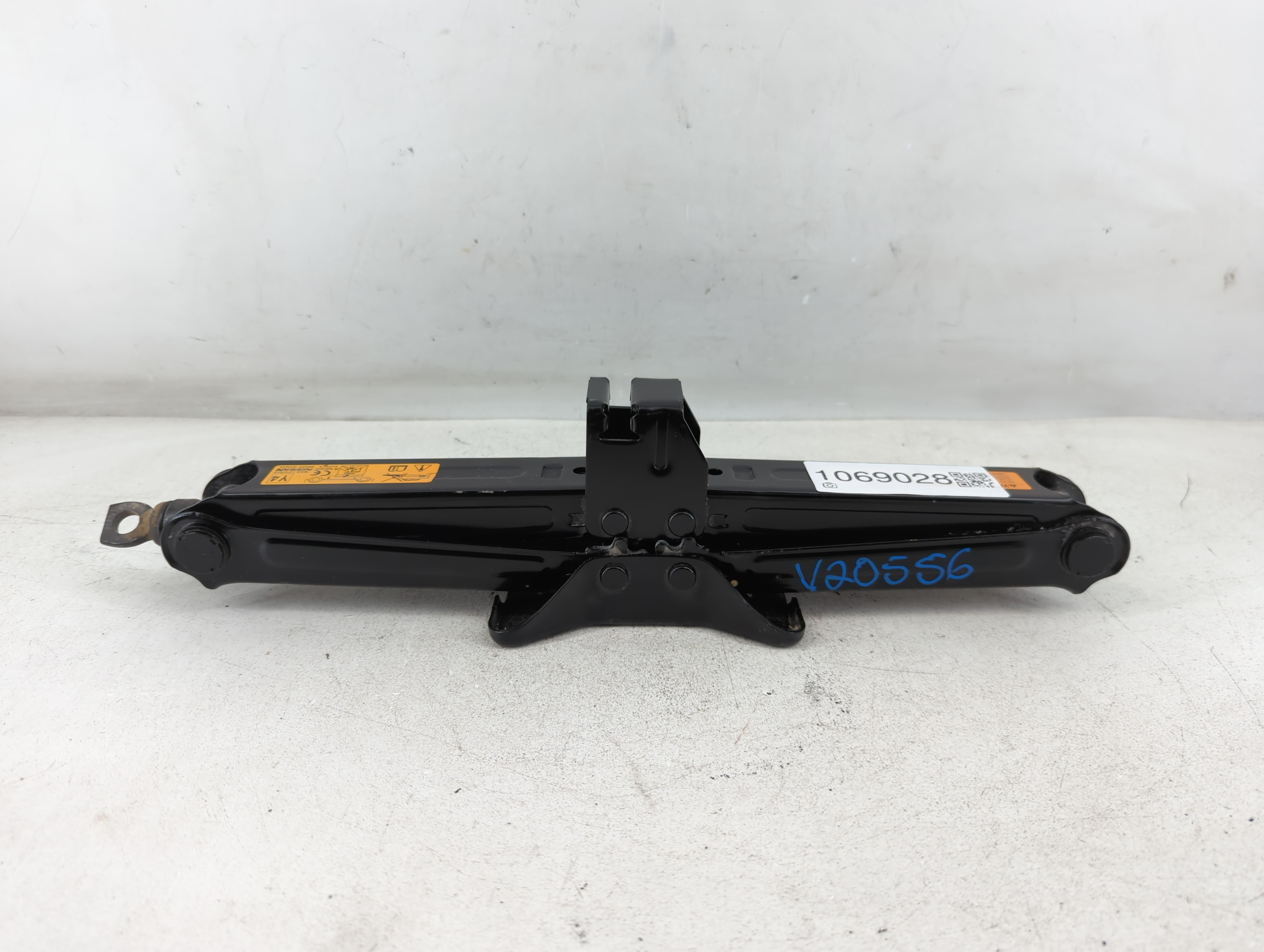 2018 Nissan Rogue Spare Scissor Car Jack 1069028 - Oemusedautoparts1.com