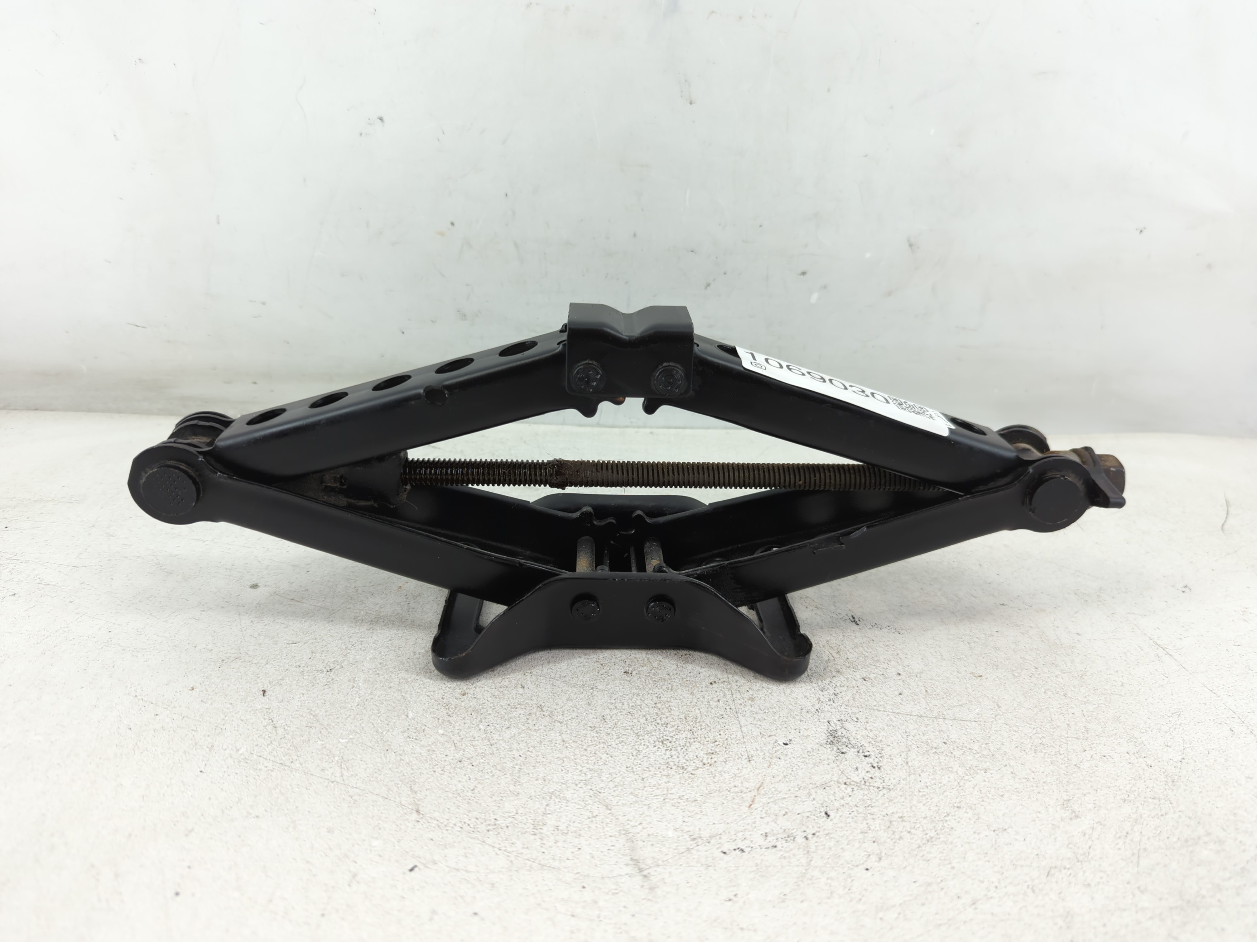 2013 Dodge Avenger Spare Scissor Car Jack 1069030 - Oemusedautoparts1.com