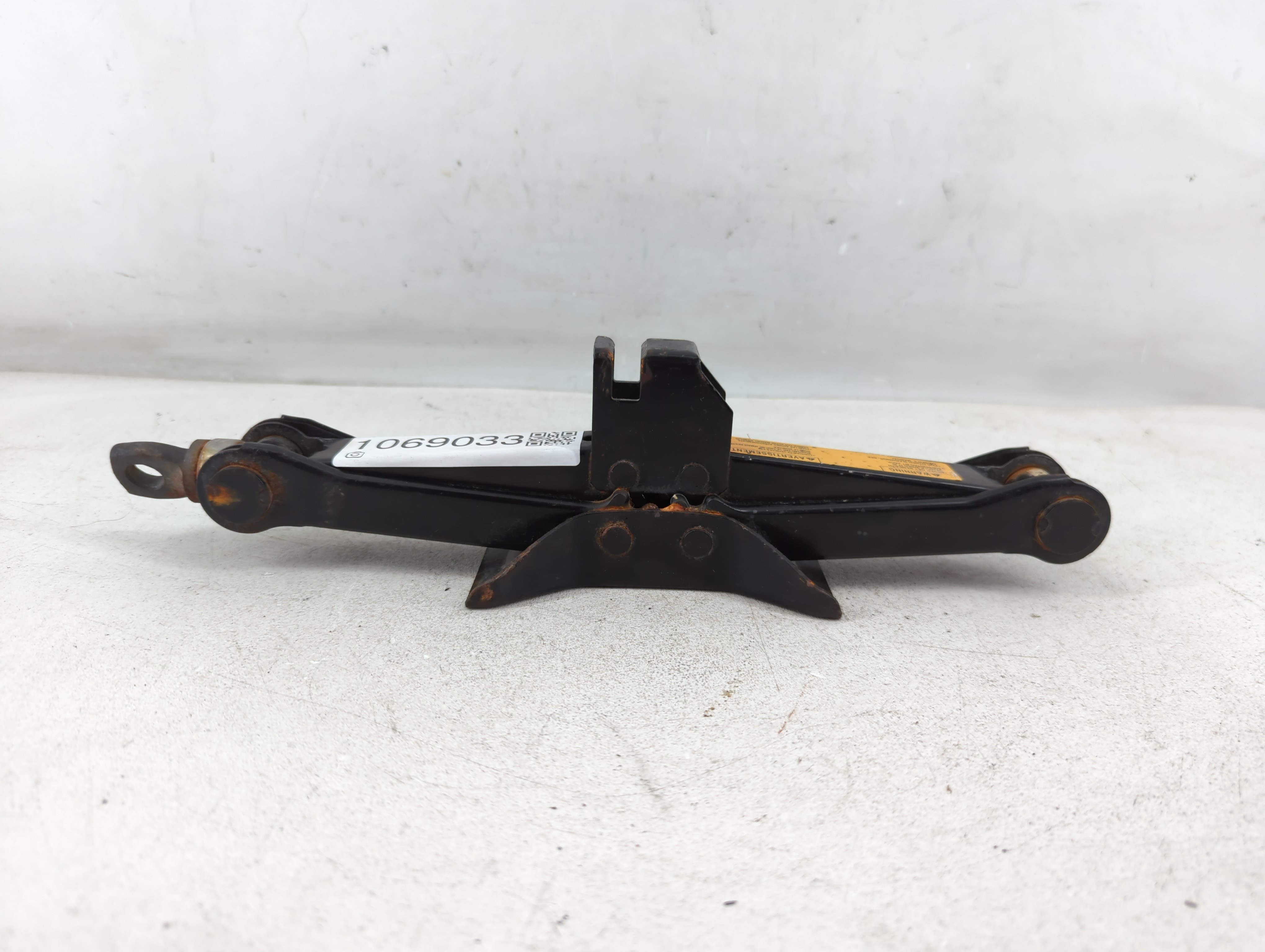 2013 Nissan Versa Spare Scissor Car Jack 1069033 - Oemusedautoparts1.com