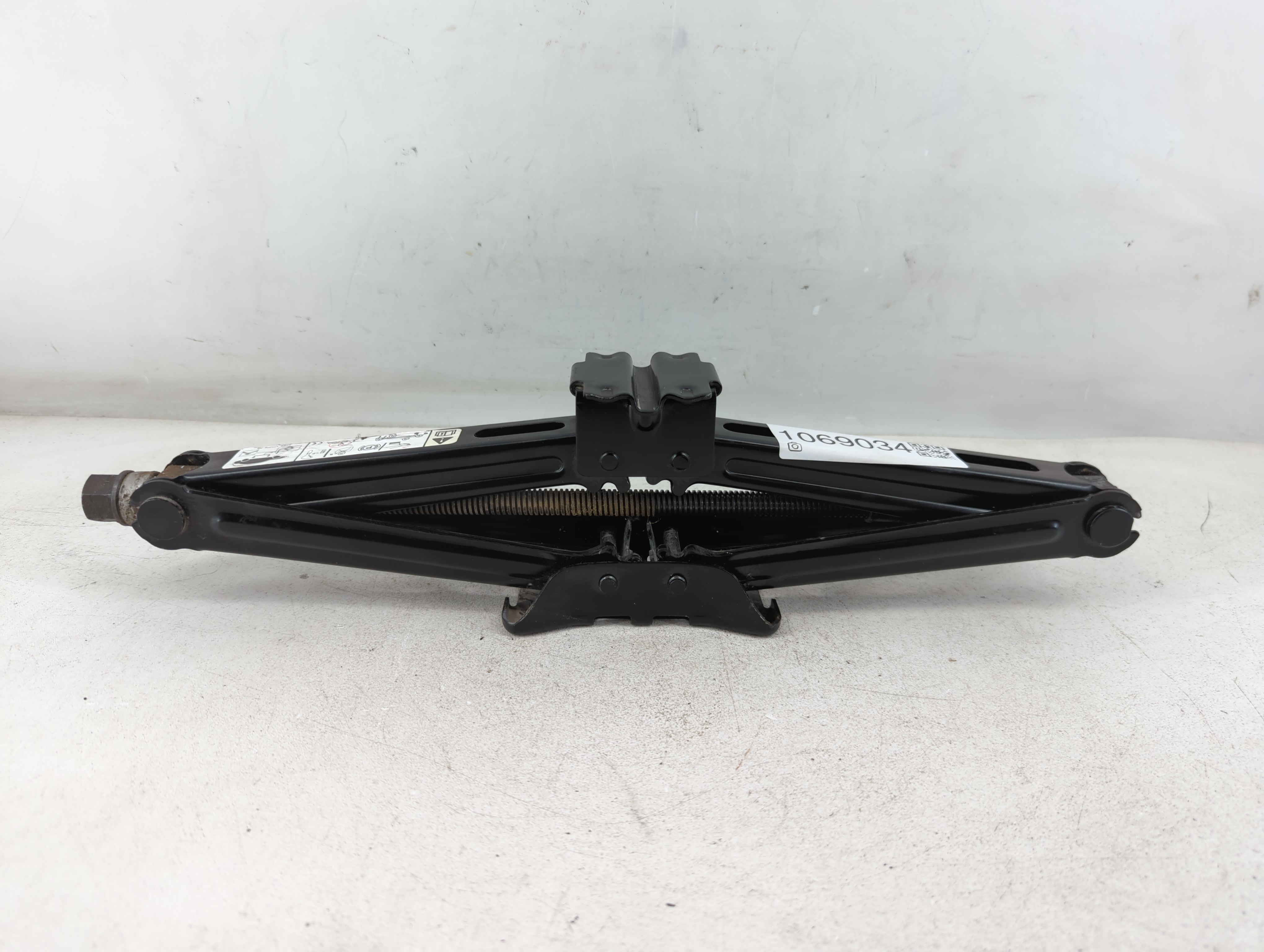 2015 Ford Edge Spare Scissor Car Jack 1069034 - Oemusedautoparts1.com
