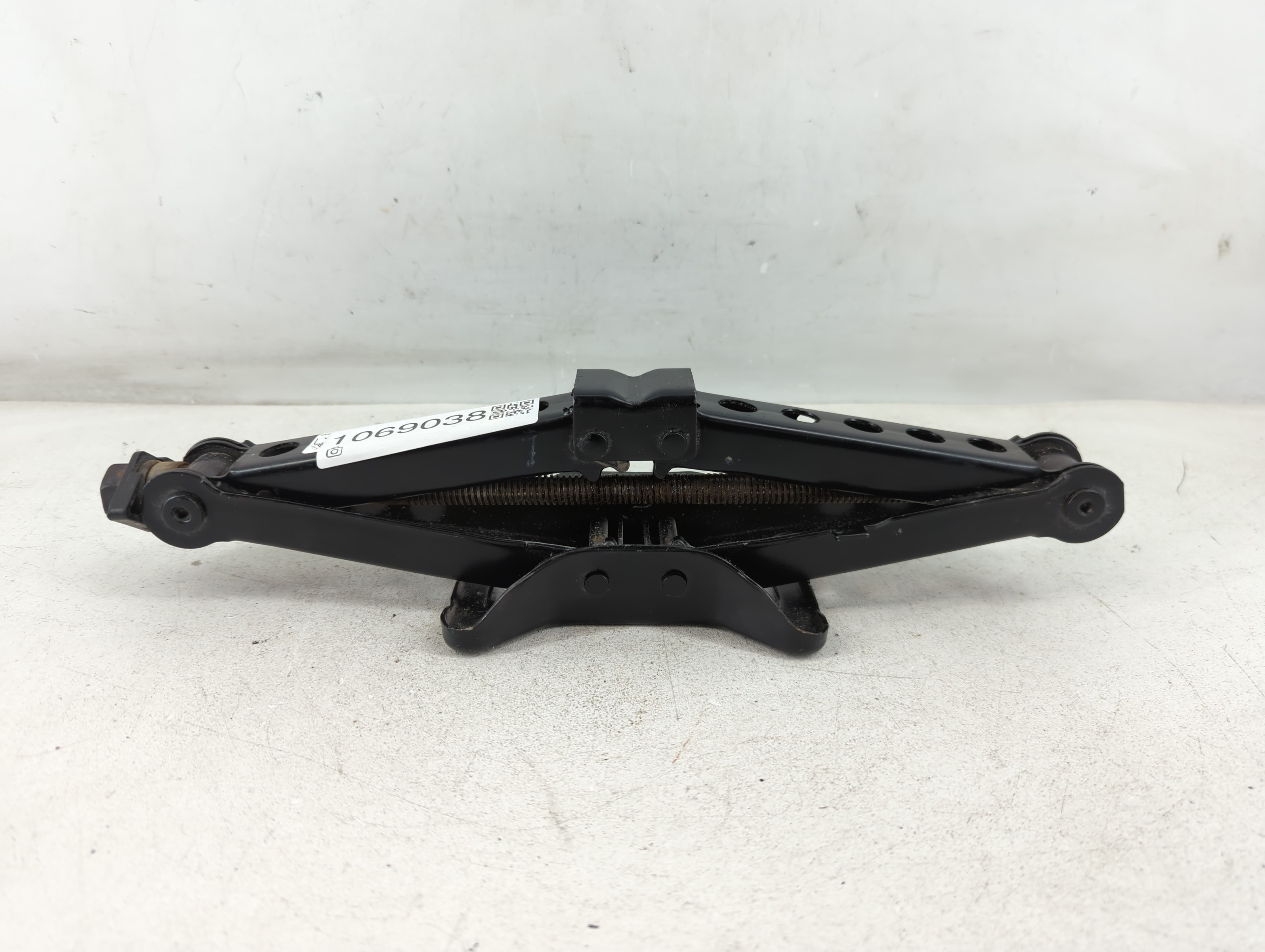 Picture of 2012 Chrysler 300 Spare Scissor Car Jack 1069038