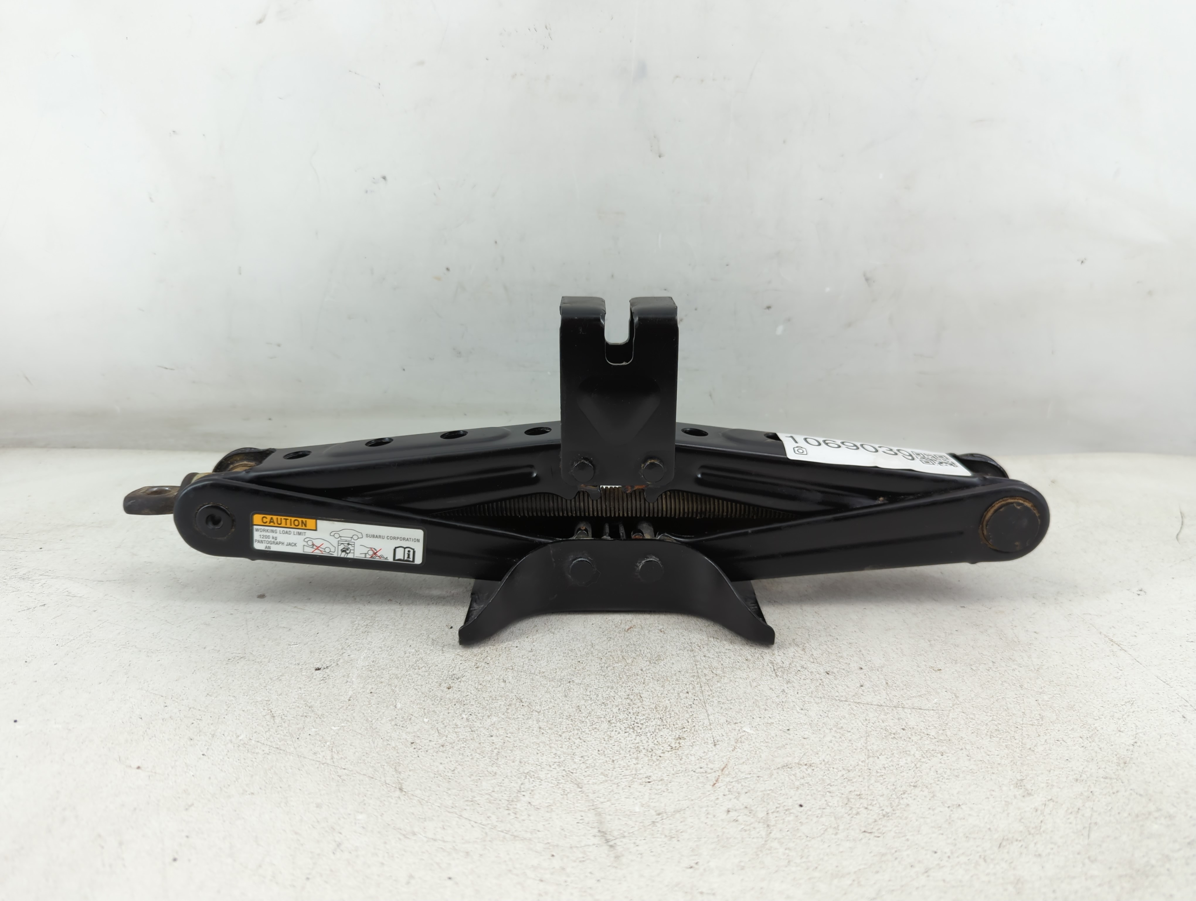 2022 Subaru Outback Spare Scissor Car Jack 1069039 - Oemusedautoparts1.com