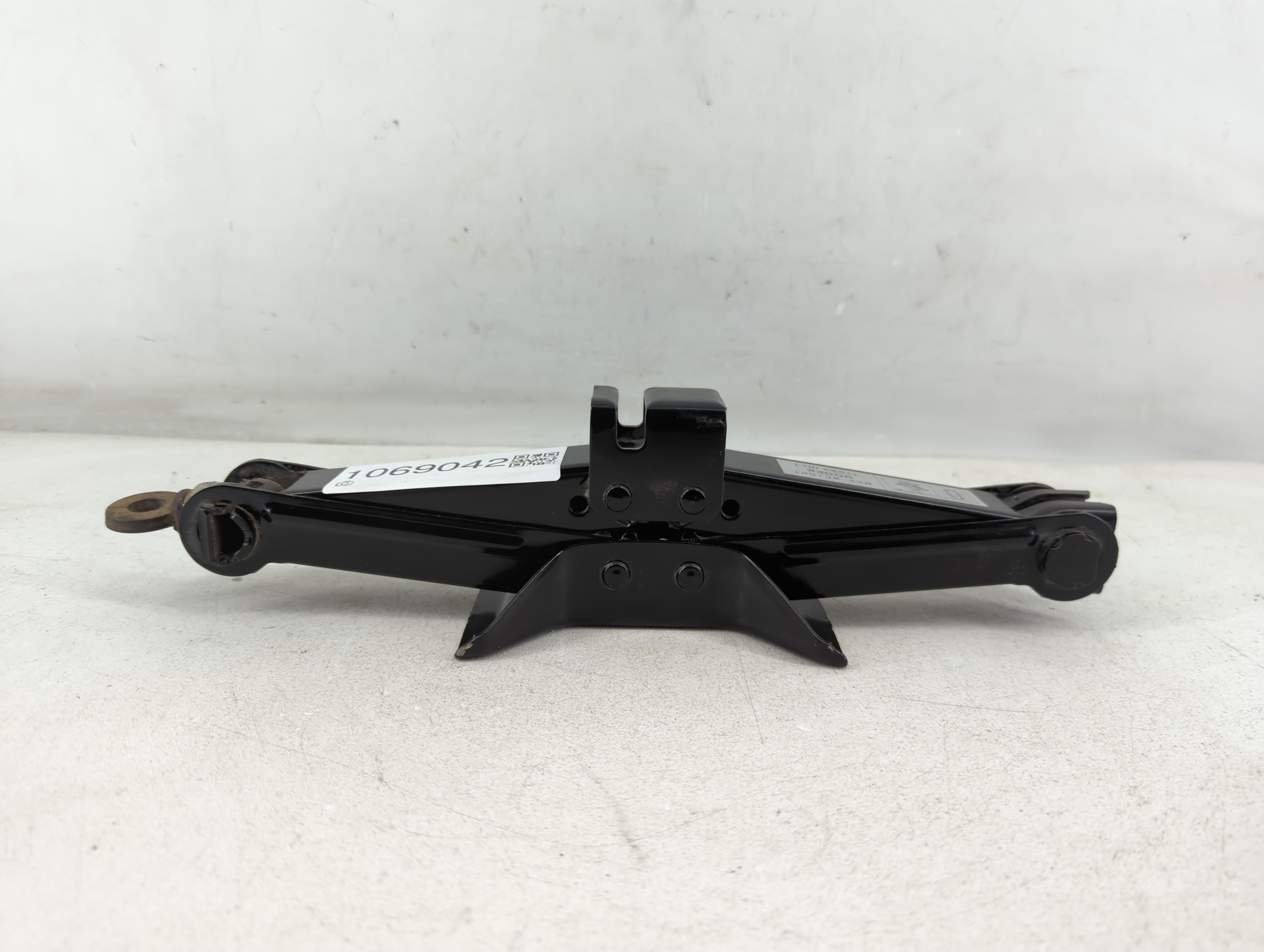 2011 Subaru Legacy Spare Scissor Car Jack 1069042 - Oemusedautoparts1.com