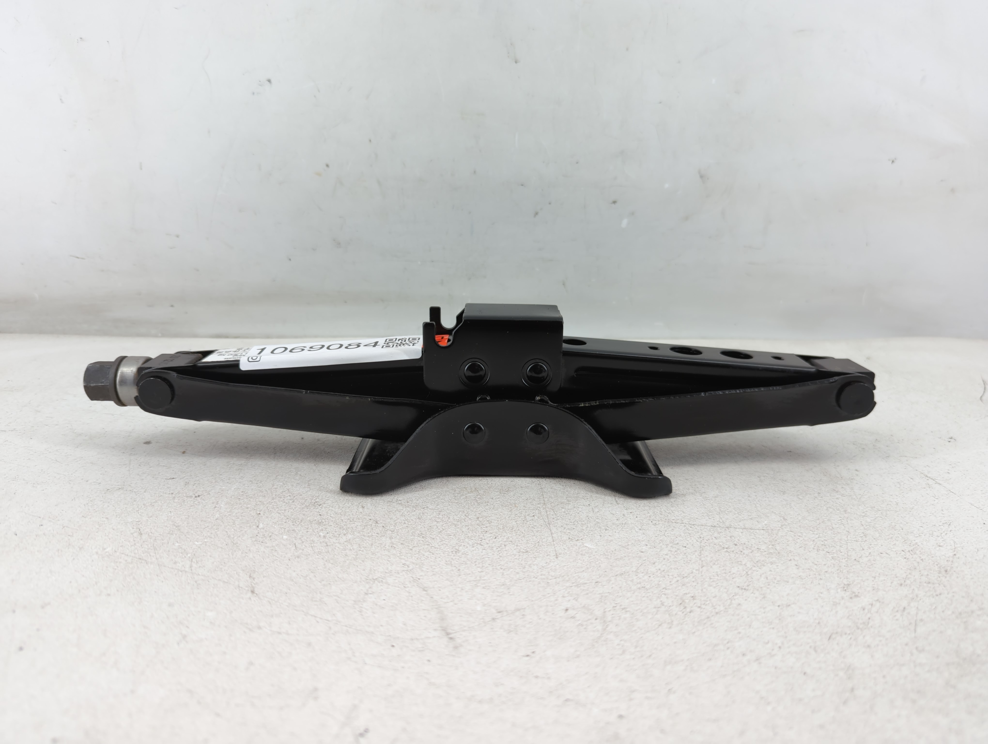 2022 Chevrolet Malibu Spare Scissor Car Jack 1069084 - Oemusedautoparts1.com