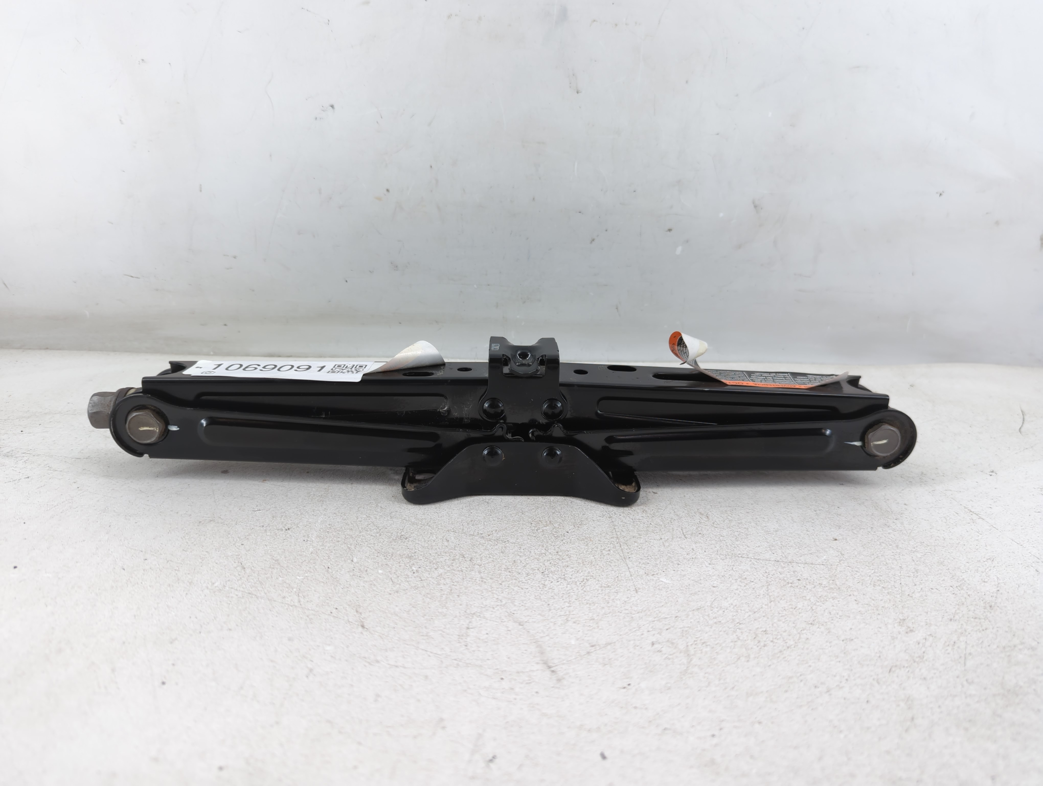 2013 Buick Encore Spare Scissor Car Jack 1069091 - Oemusedautoparts1.com