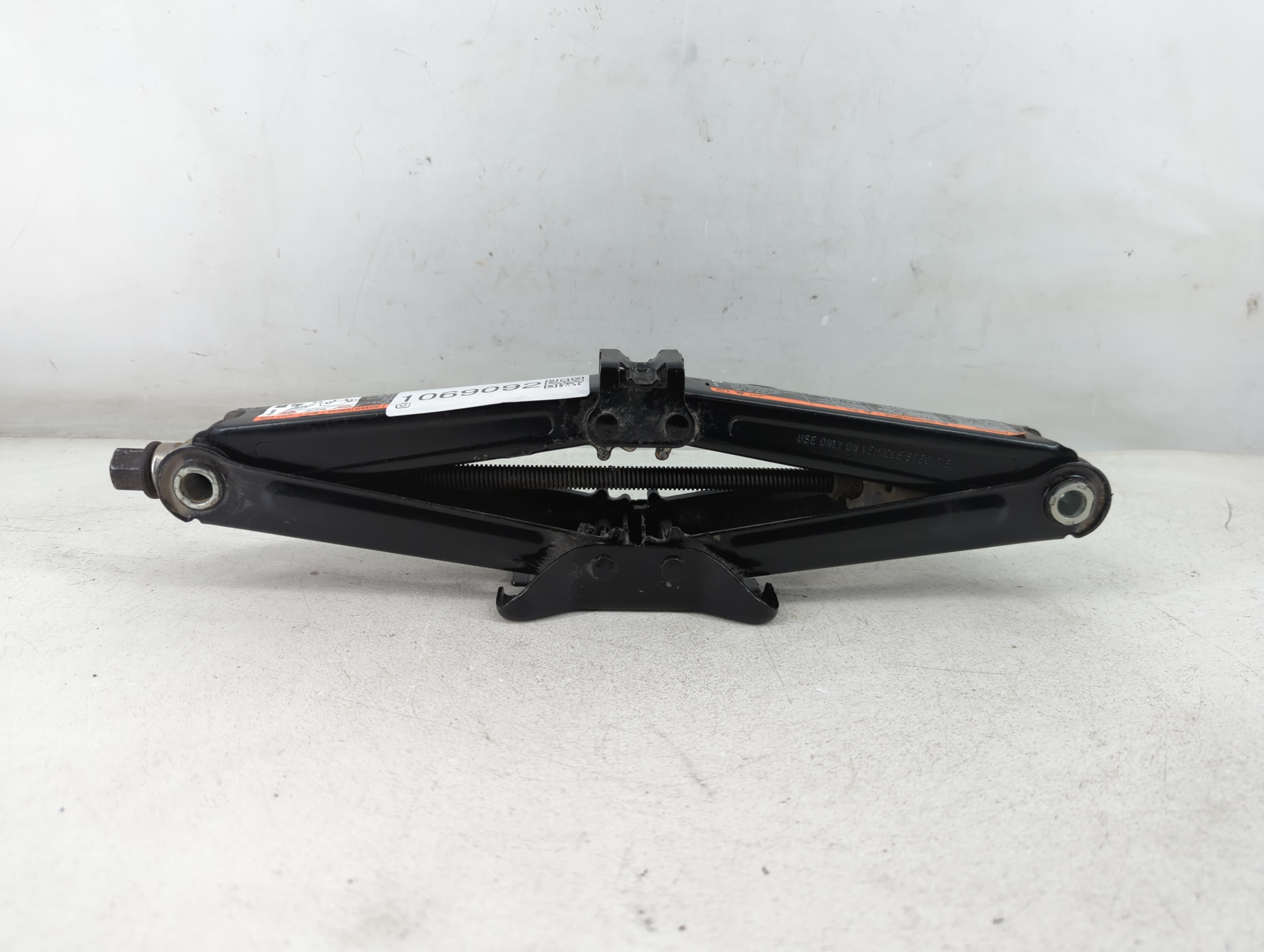 2012 Chevrolet Cruze Spare Scissor Car Jack 1069092 - Oemusedautoparts1.com