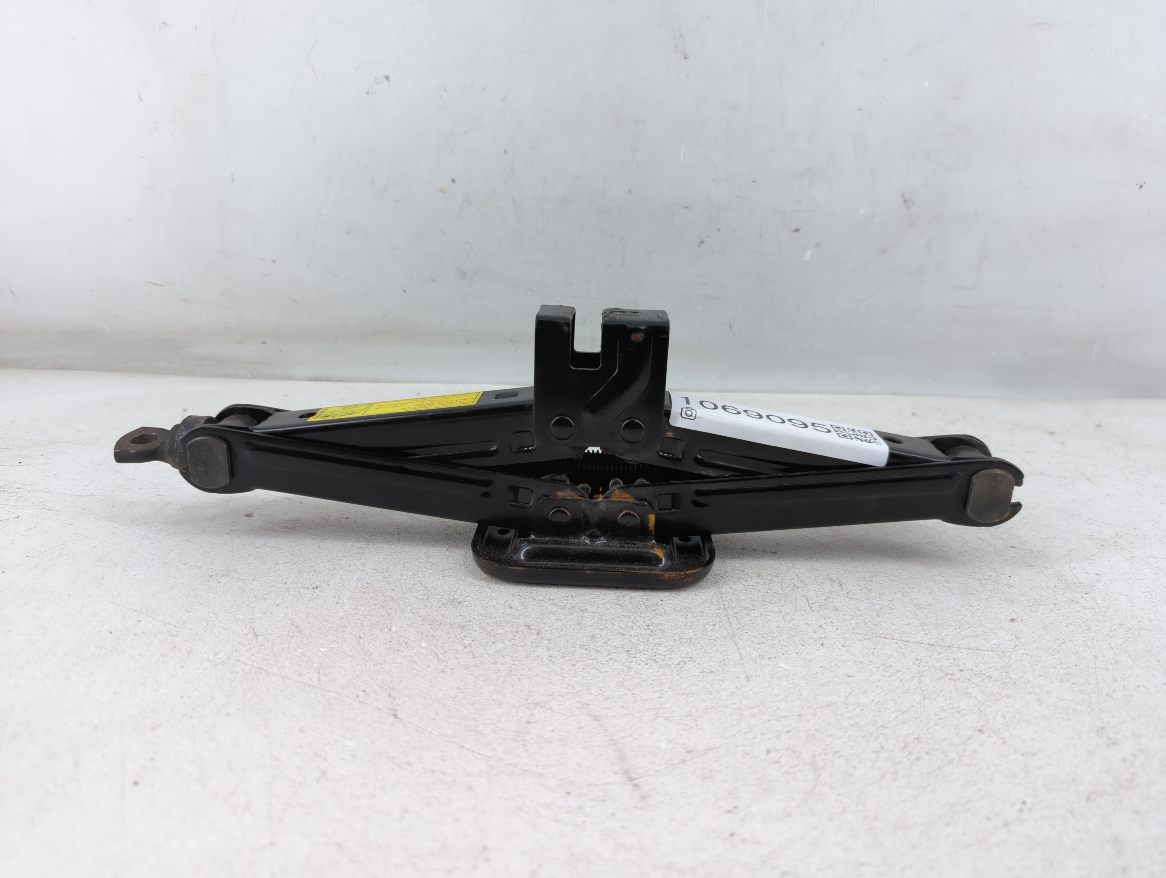 2007 Hyundai Elantra Spare Scissor Car Jack 1069095 - Oemusedautoparts1.com