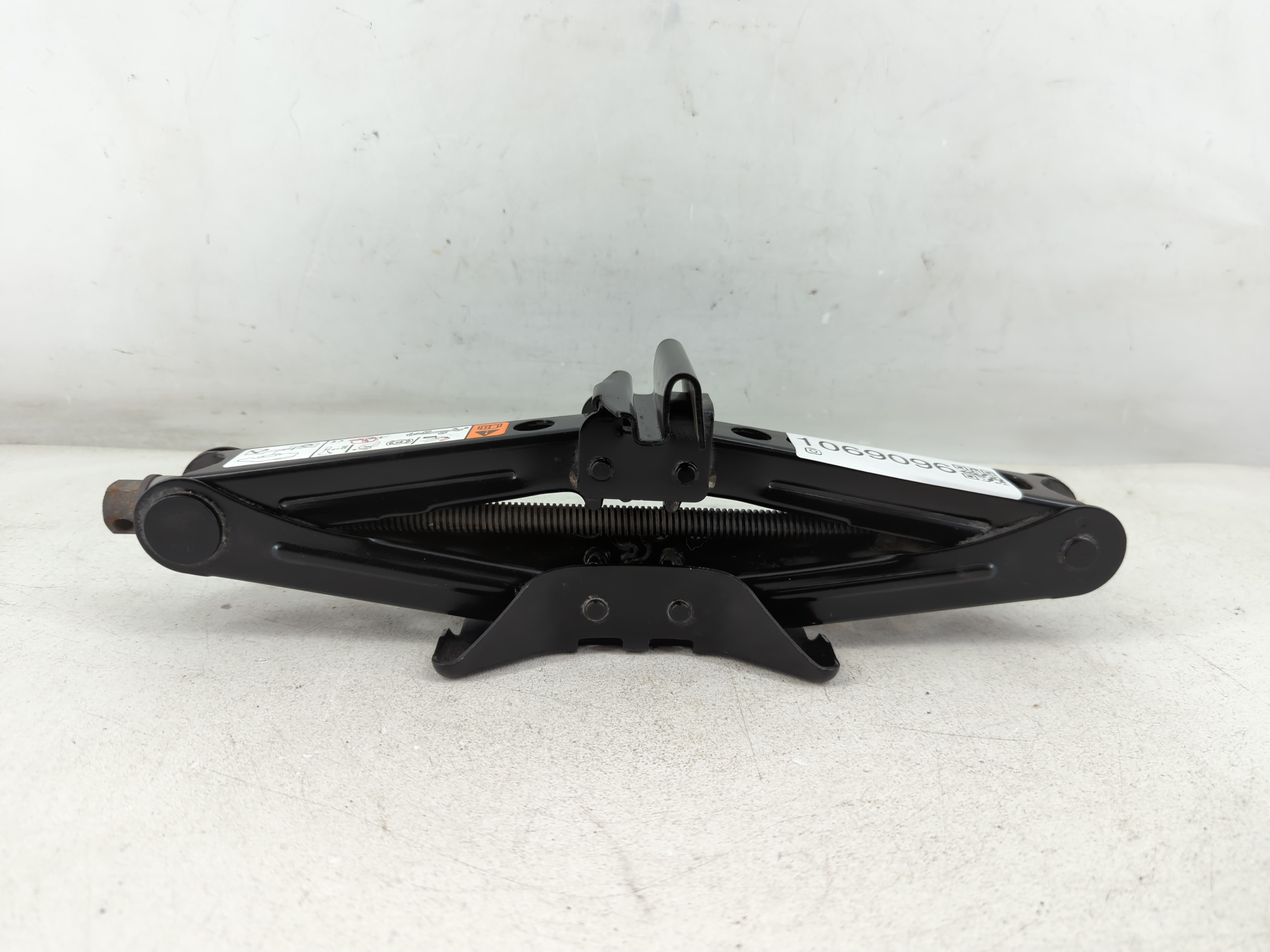 2016 Ford Focus Spare Scissor Car Jack 1069096 - Oemusedautoparts1.com
