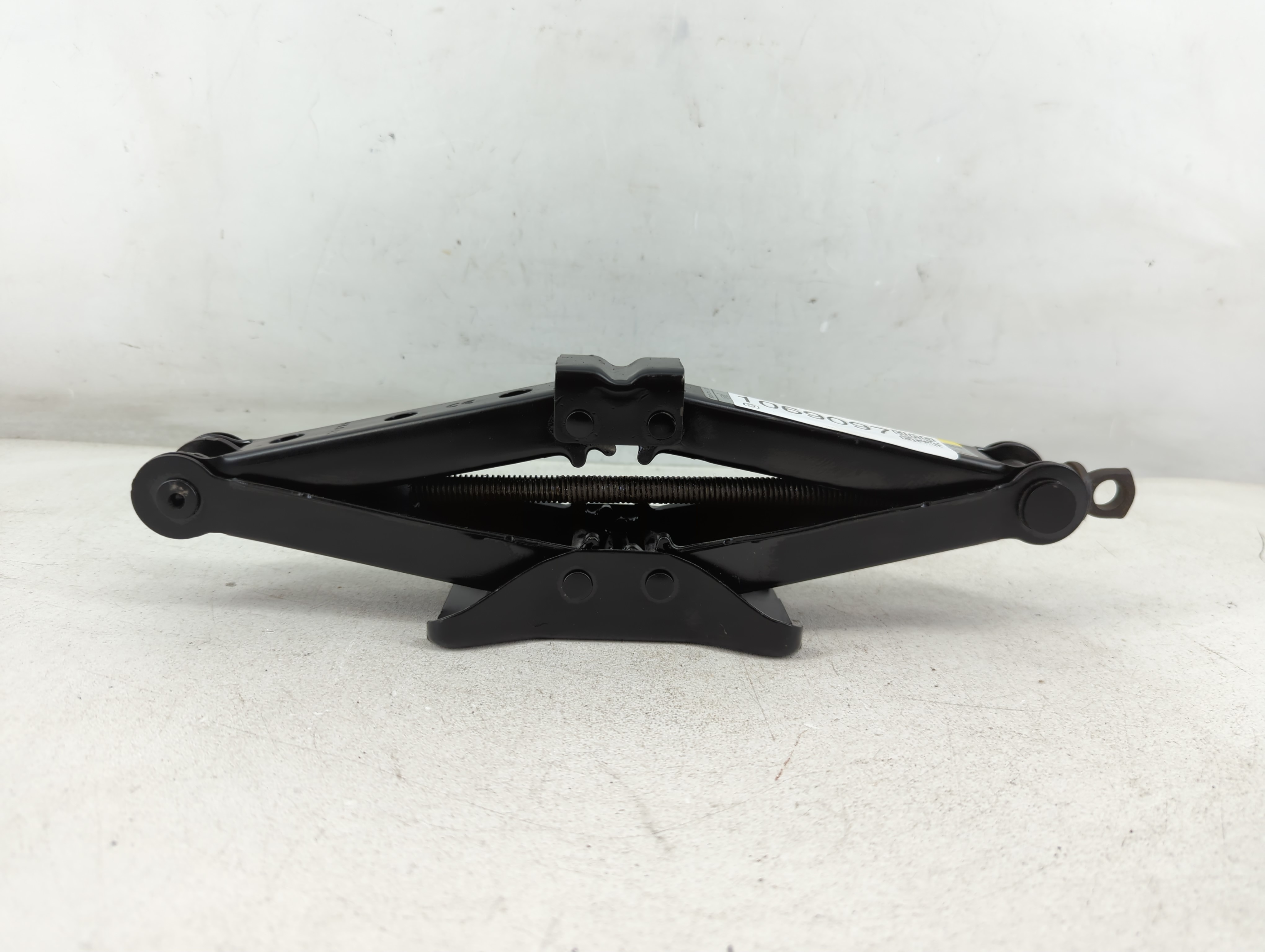 2015 Volkswagen Jetta Spare Scissor Car Jack 1069097 - Oemusedautoparts1.com