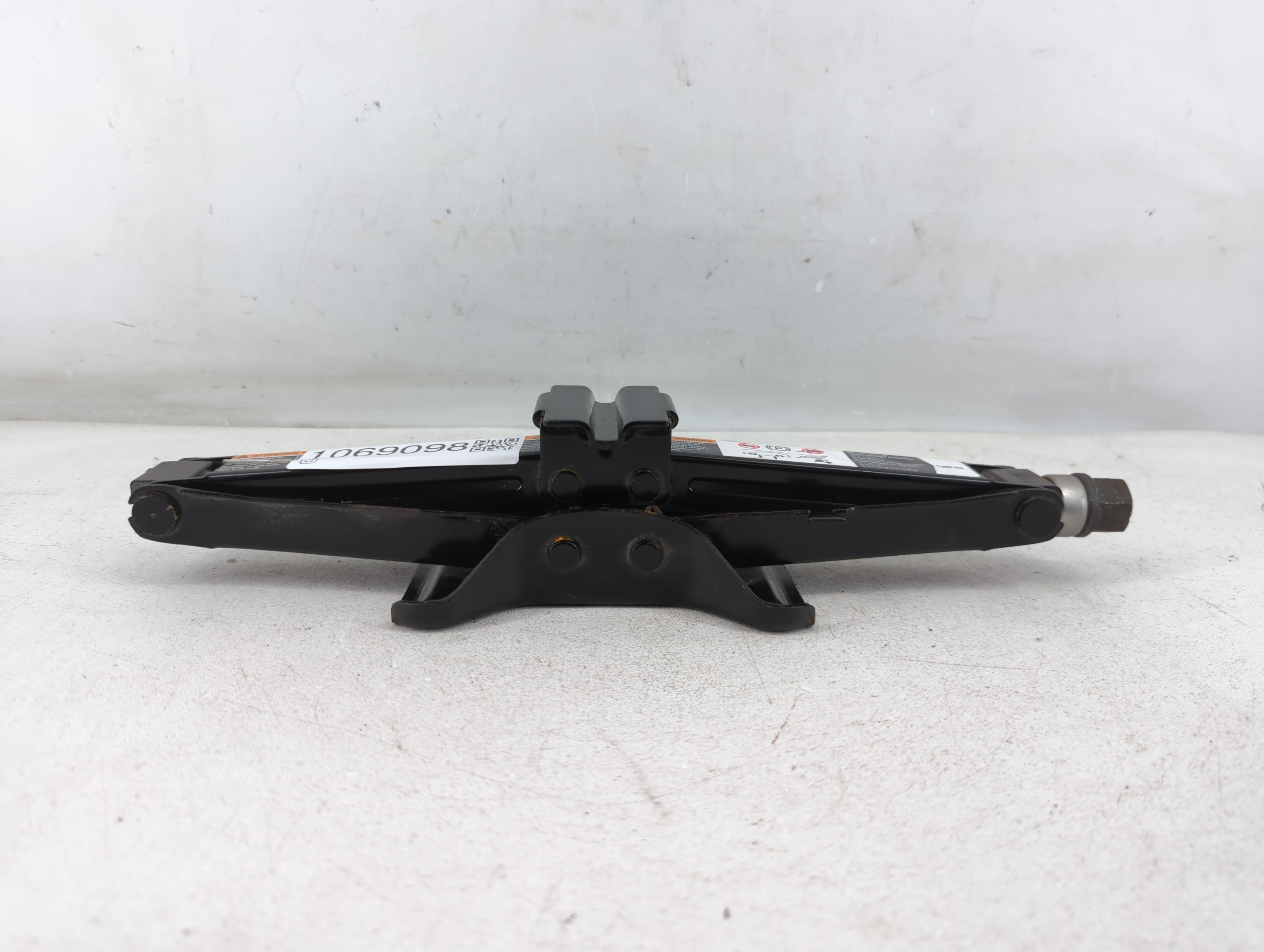 2015 Chevrolet Impala Spare Scissor Car Jack 1069098 - Oemusedautoparts1.com