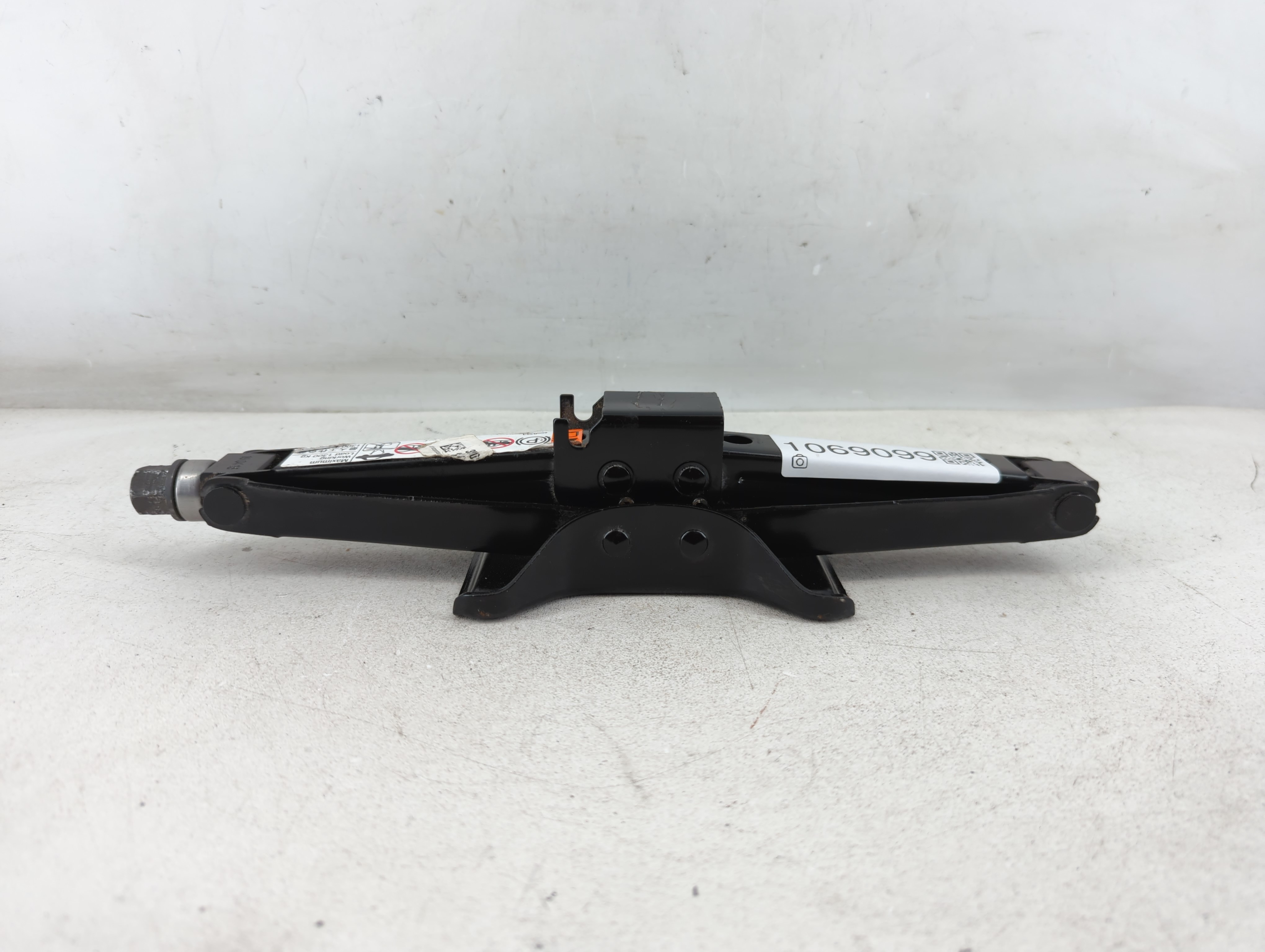 2020 Chevrolet Malibu Spare Scissor Car Jack 1069099 - Oemusedautoparts1.com