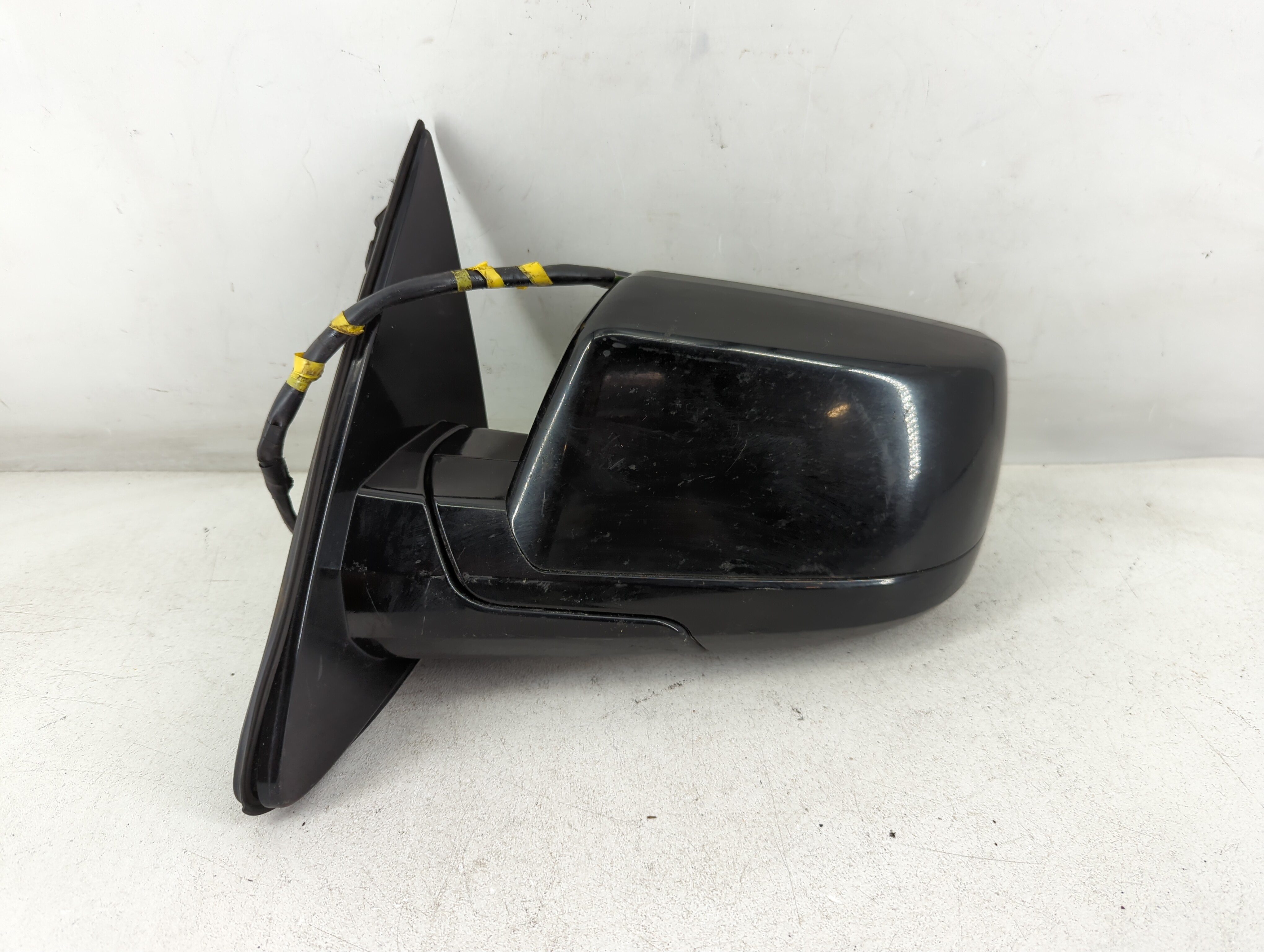 2015-2017 Cadillac Escalade Driver Left Side View Power Door Mirror 1069103 - Oemusedautoparts1.com