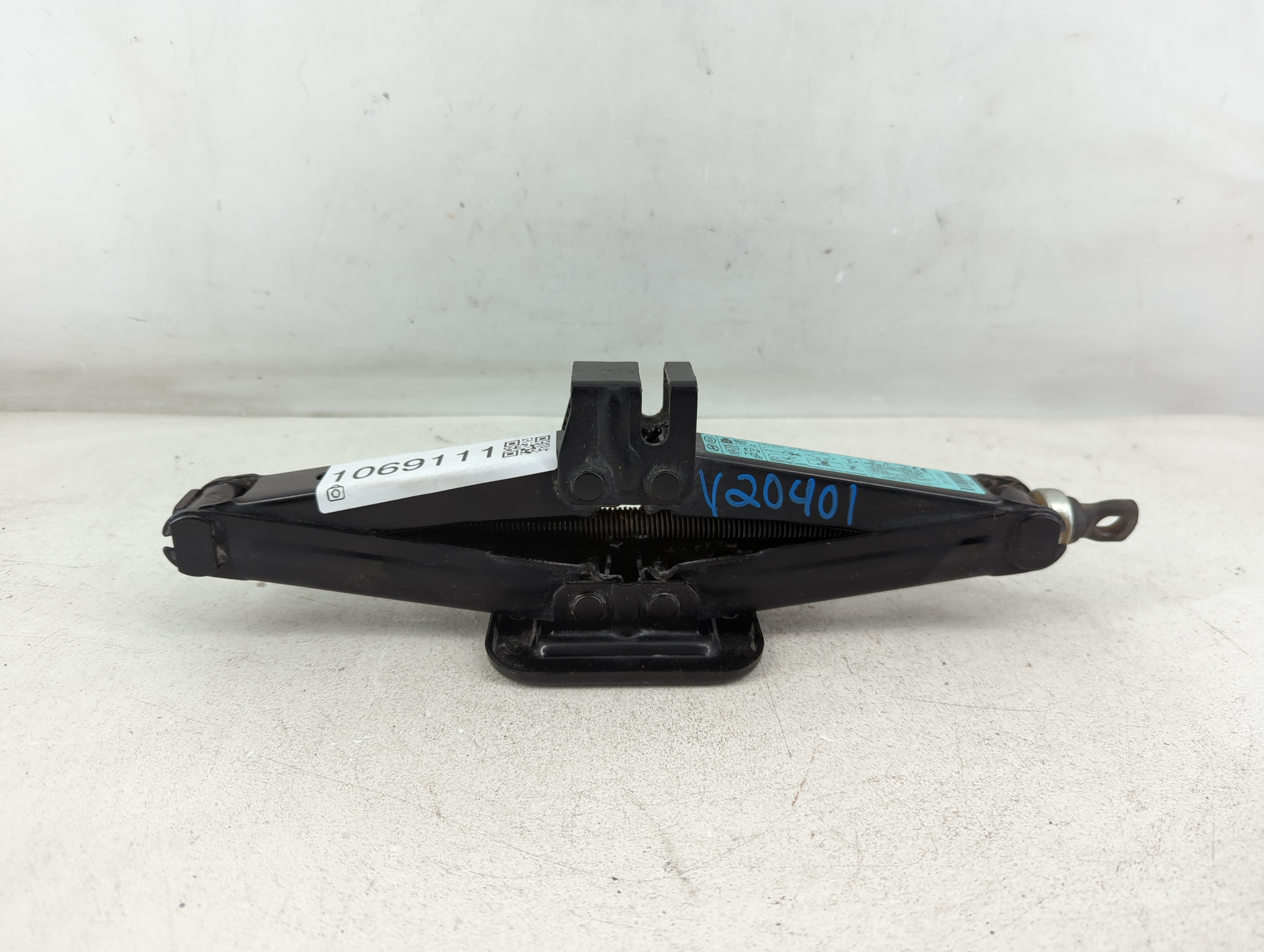 Picture of 2021 Hyundai Elantra Spare Scissor Car Jack 1069111