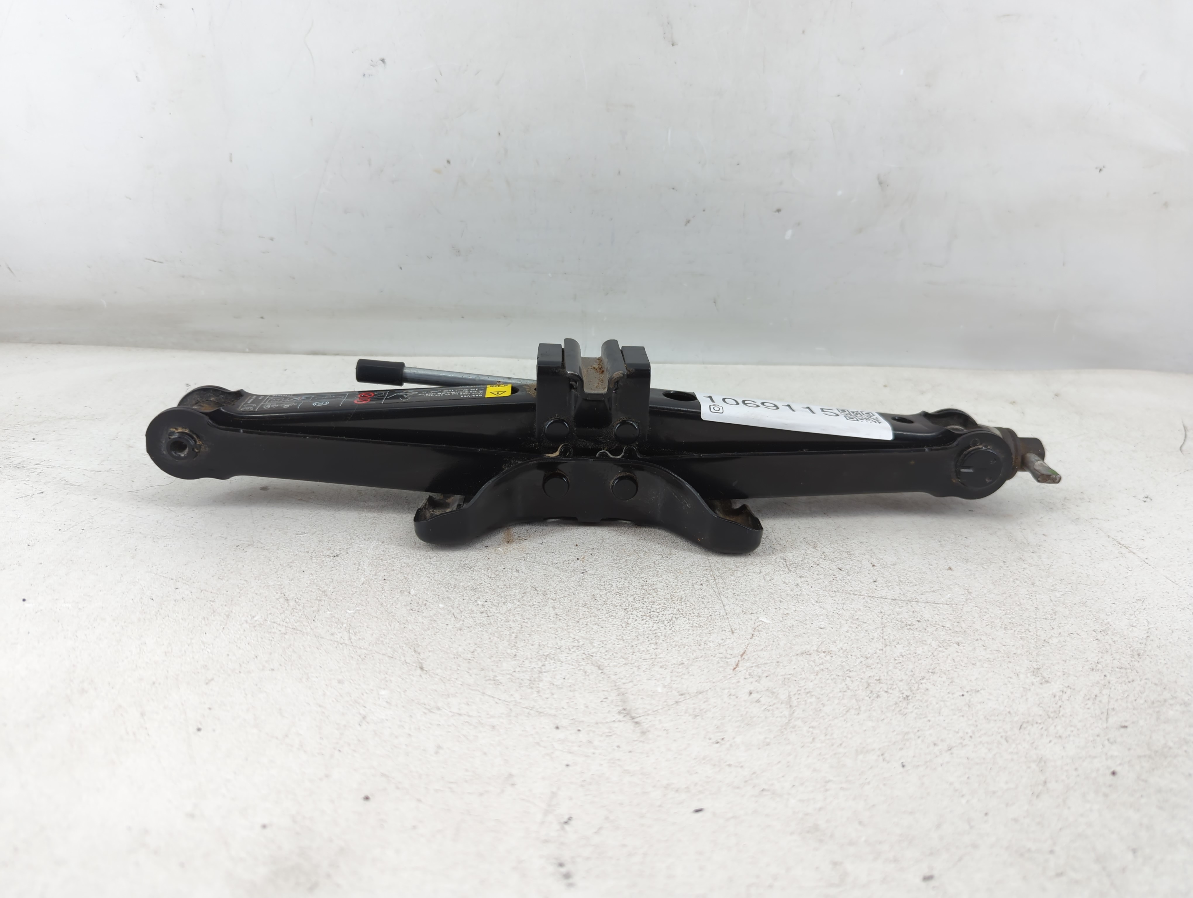 2013 Volvo S60 Spare Scissor Car Jack 1069115 - Oemusedautoparts1.com