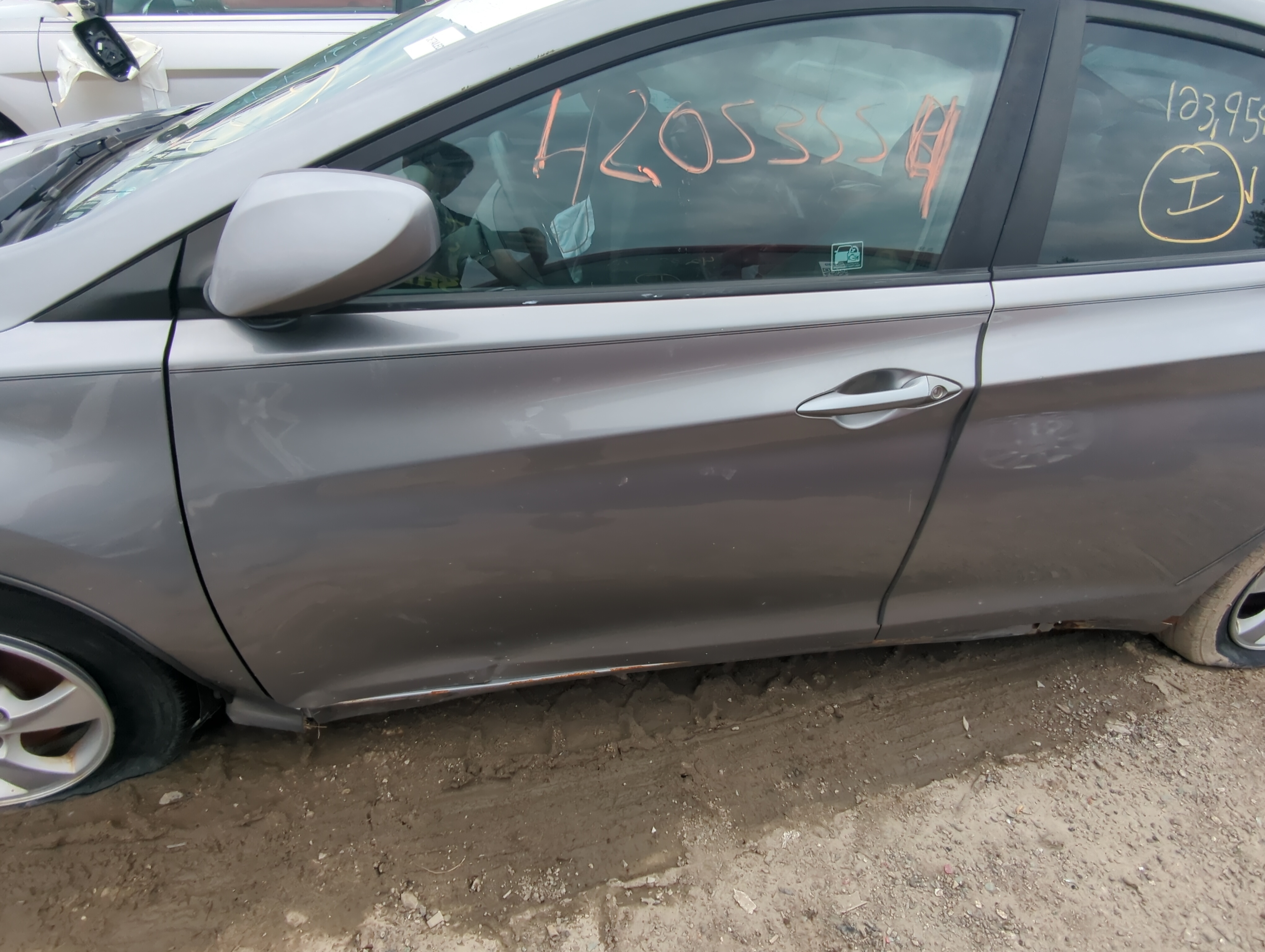 2011-2016 Hyundai Elantra Driver Front Door Oem 1069170 - Oemusedautoparts1.com