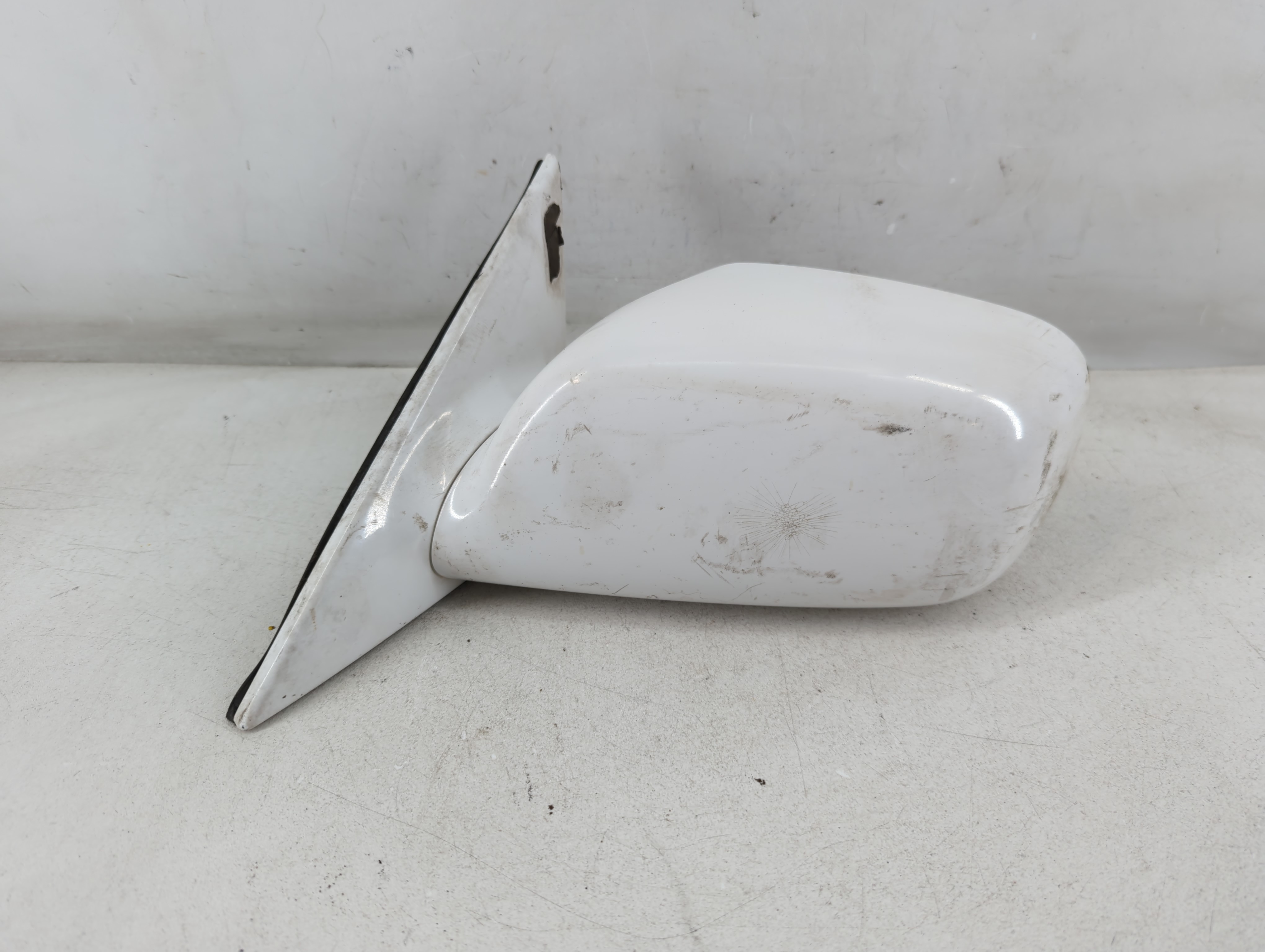 2002-2006 Toyota Camry Driver Left Side View Power Door Mirror White 1069266 - Oemusedautoparts1.com