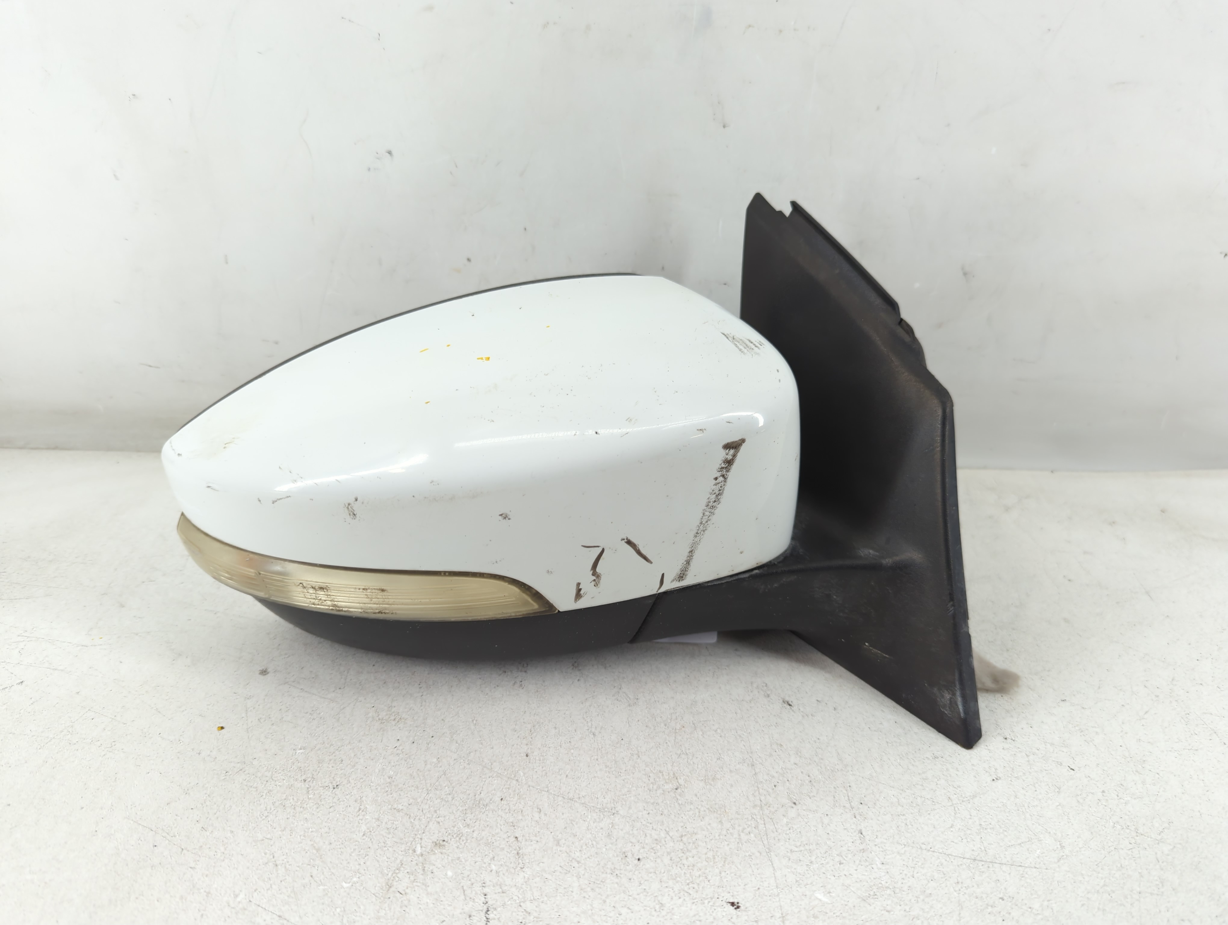 2015-2018 Ford Focus Passenger Right Side View Power Door Mirror White 1069267 - Oemusedautoparts1.com